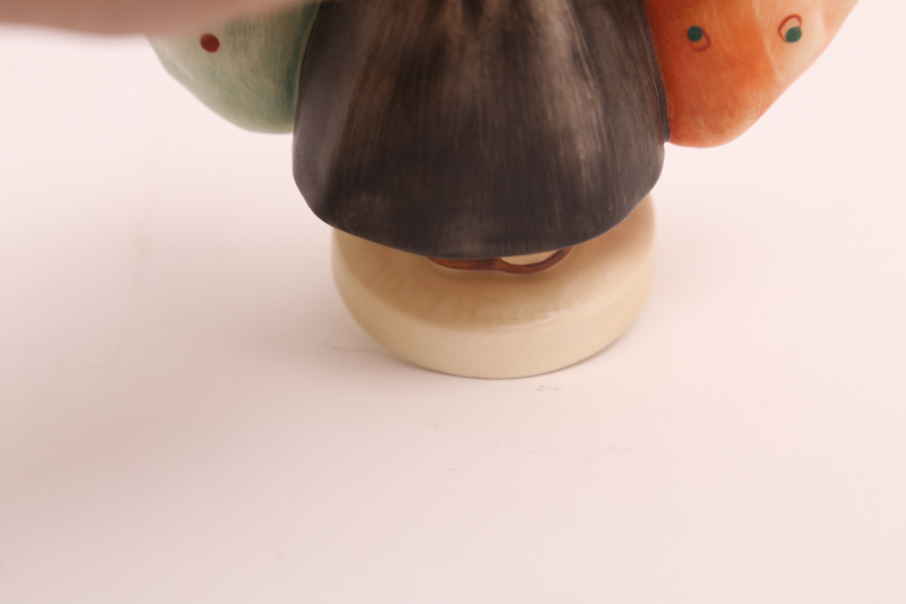 Vintage Goebel Hummel No. 175 "Mother's Darling" Figurine