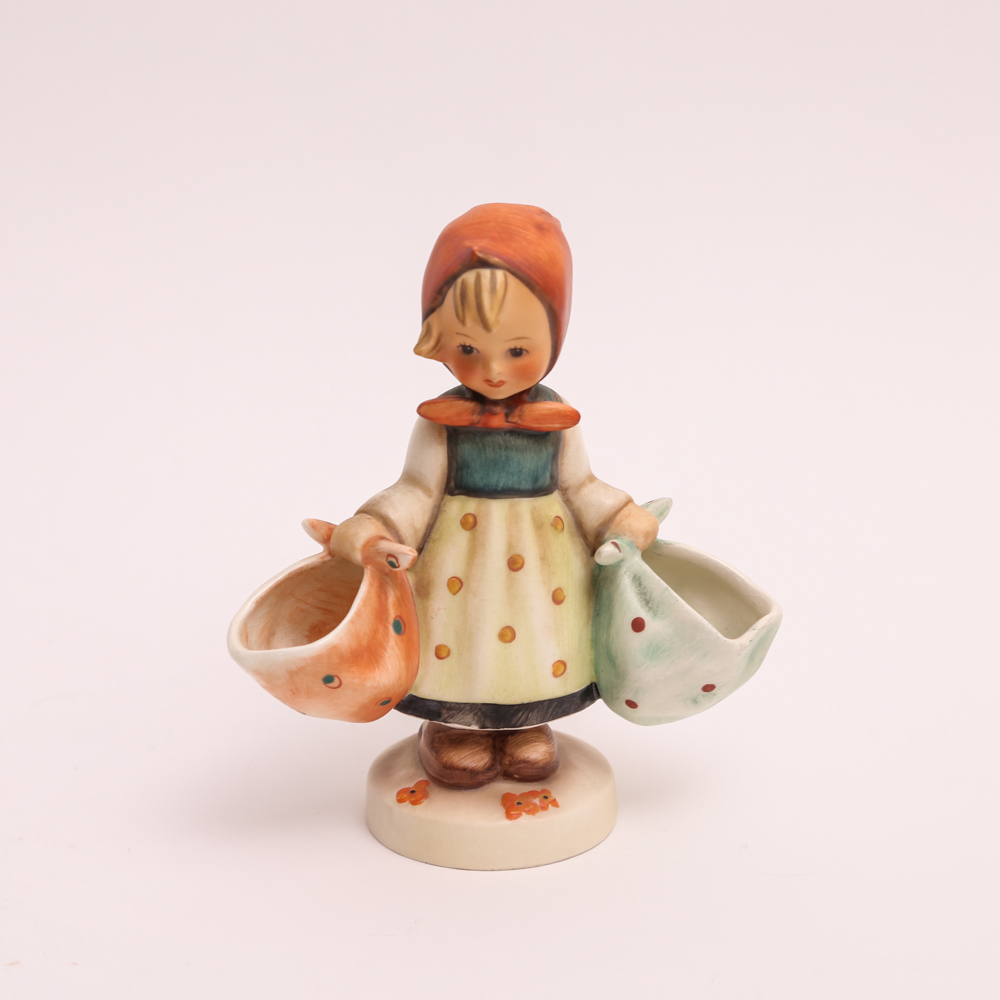 Vintage Goebel Hummel No. 175 "Mother's Darling" Figurine