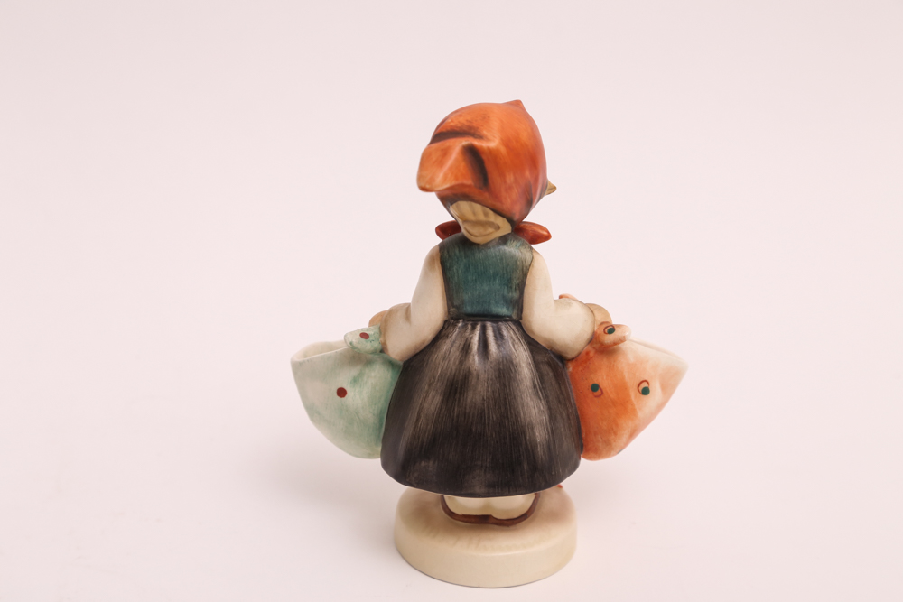 Vintage Goebel Hummel No. 175 "Mother's Darling" Figurine