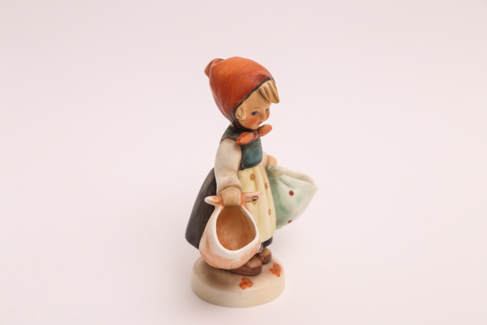 Vintage Goebel Hummel No. 175 "Mother's Darling" Figurine
