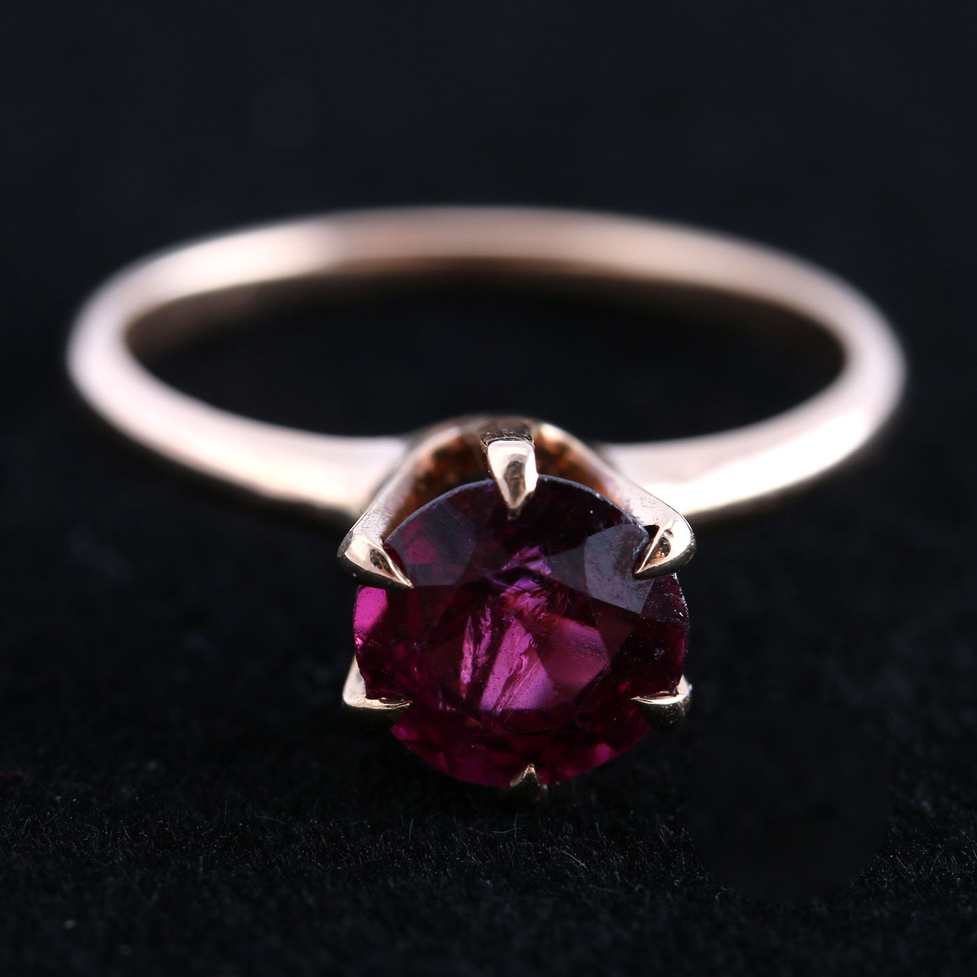 10K Yellow Gold Ring with Garnet Stone