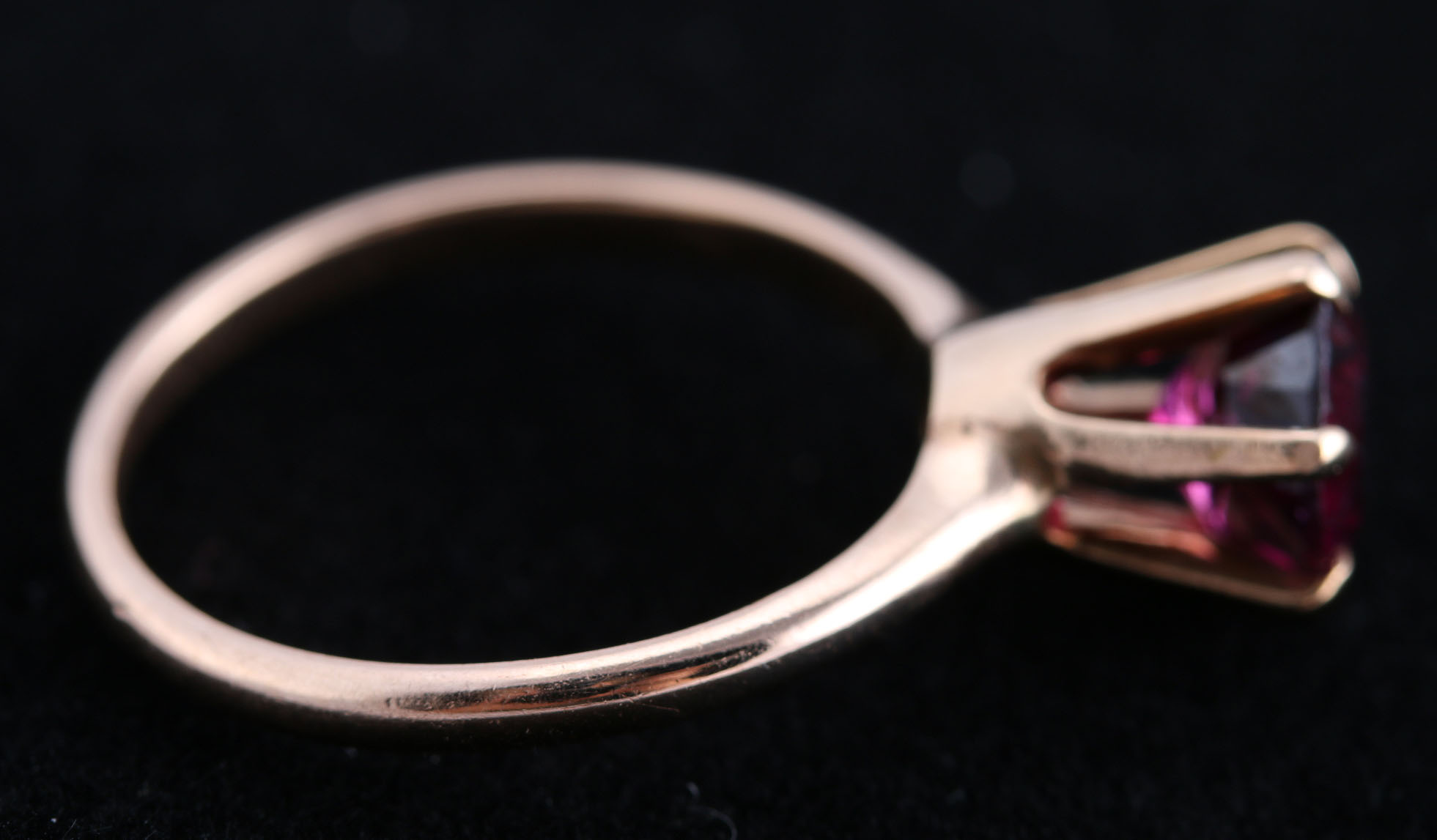 10K Yellow Gold Ring with Garnet Stone