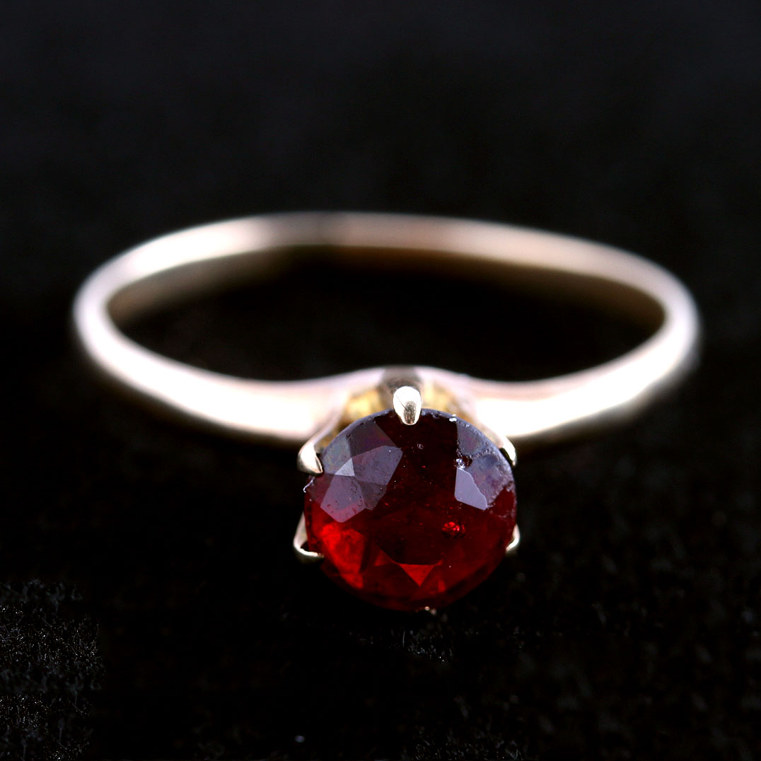 10K Yellow Gold Garnet Glass Ring