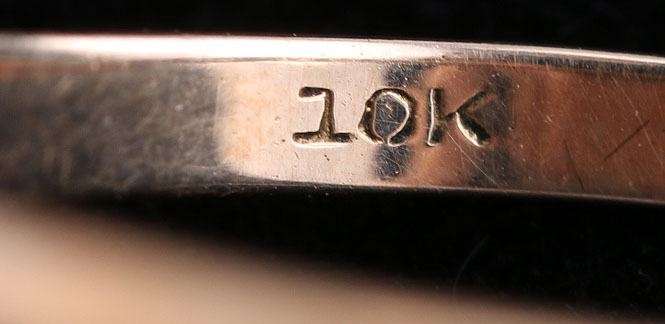 10K Yellow Gold Garnet Glass Ring