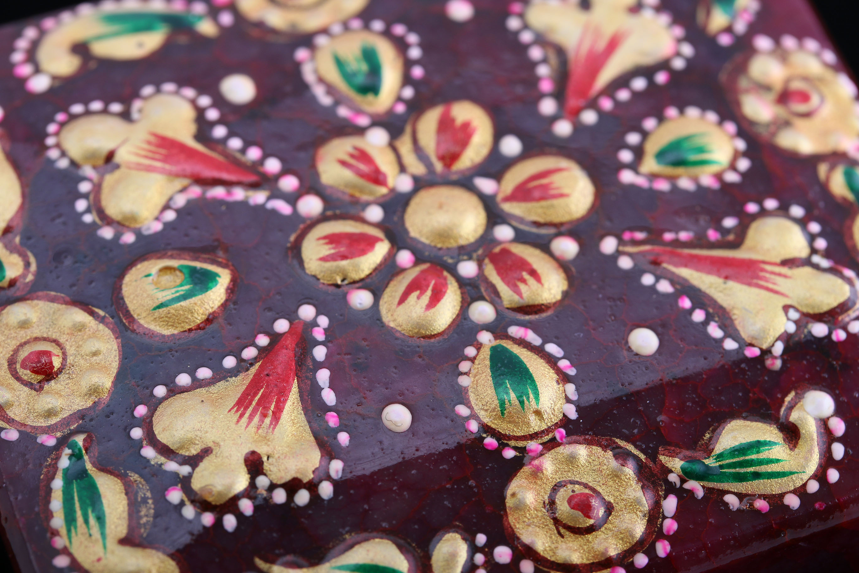 Burgundy Quench Crackled Quartz Stone