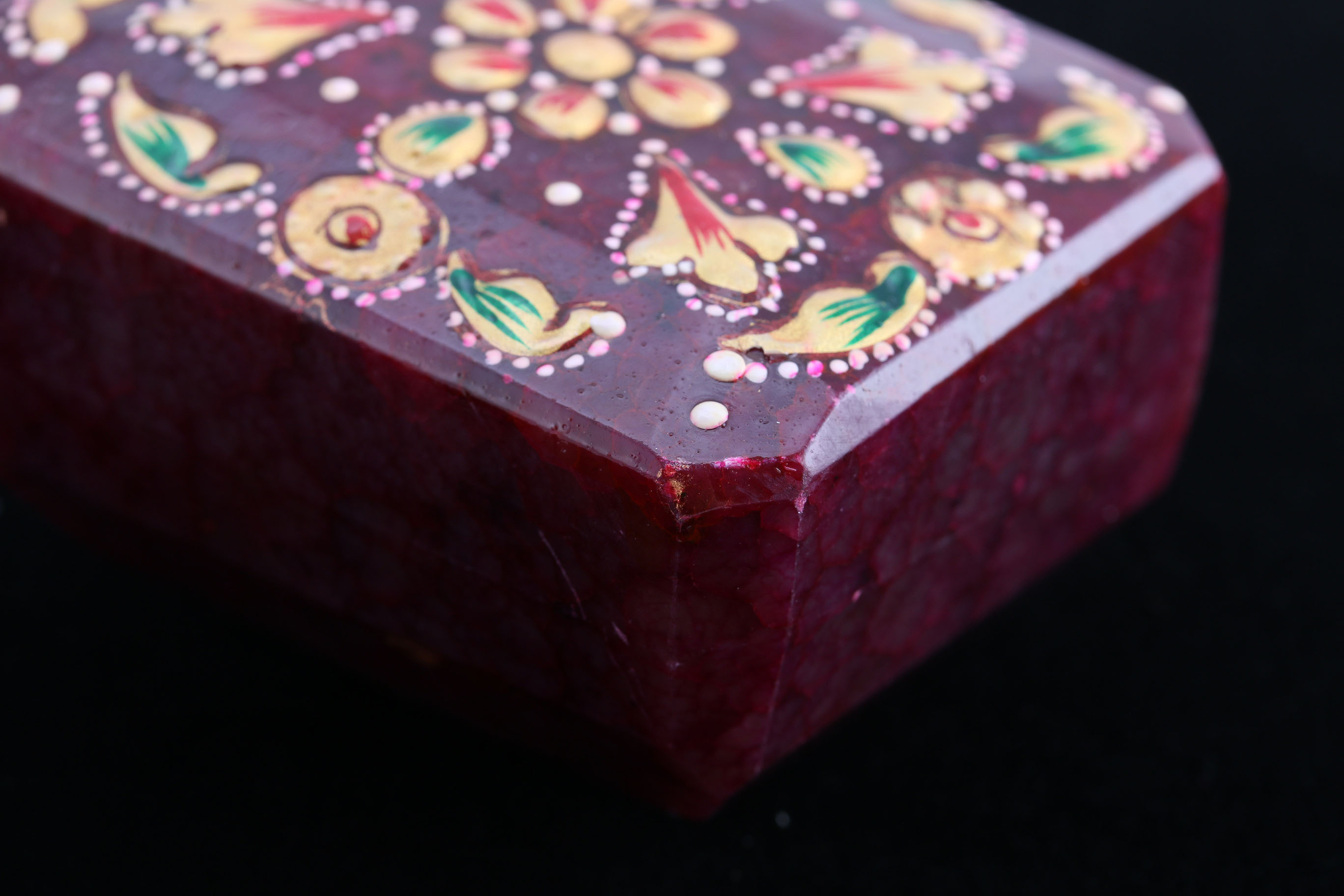 Burgundy Quench Crackled Quartz Stone