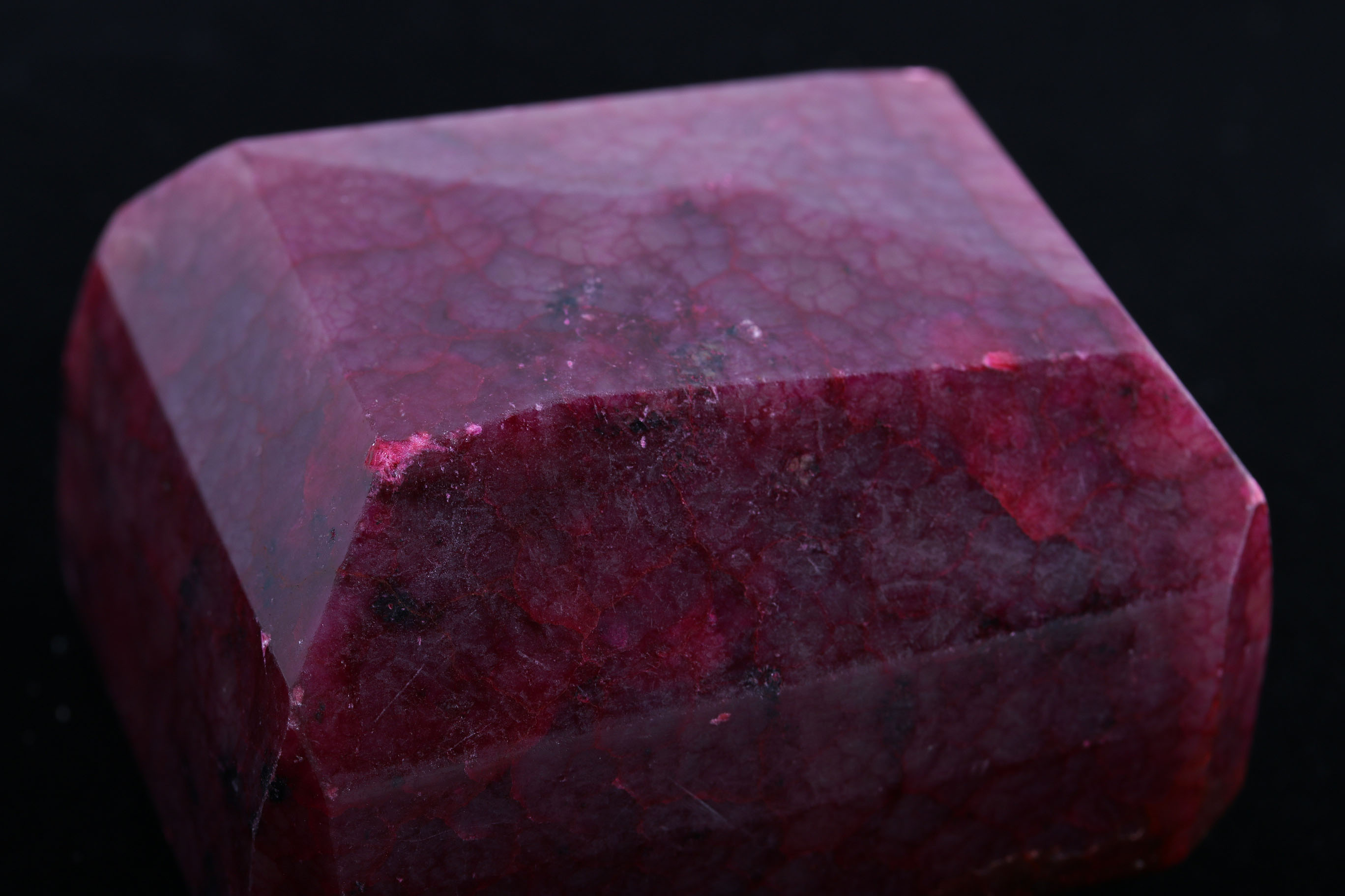 Burgundy Quench Crackled Quartz Stone