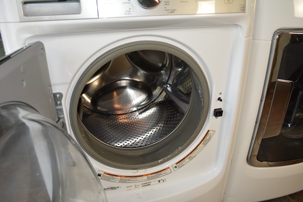 Maytag Maxima Front Loading Electric Washer and Dryer