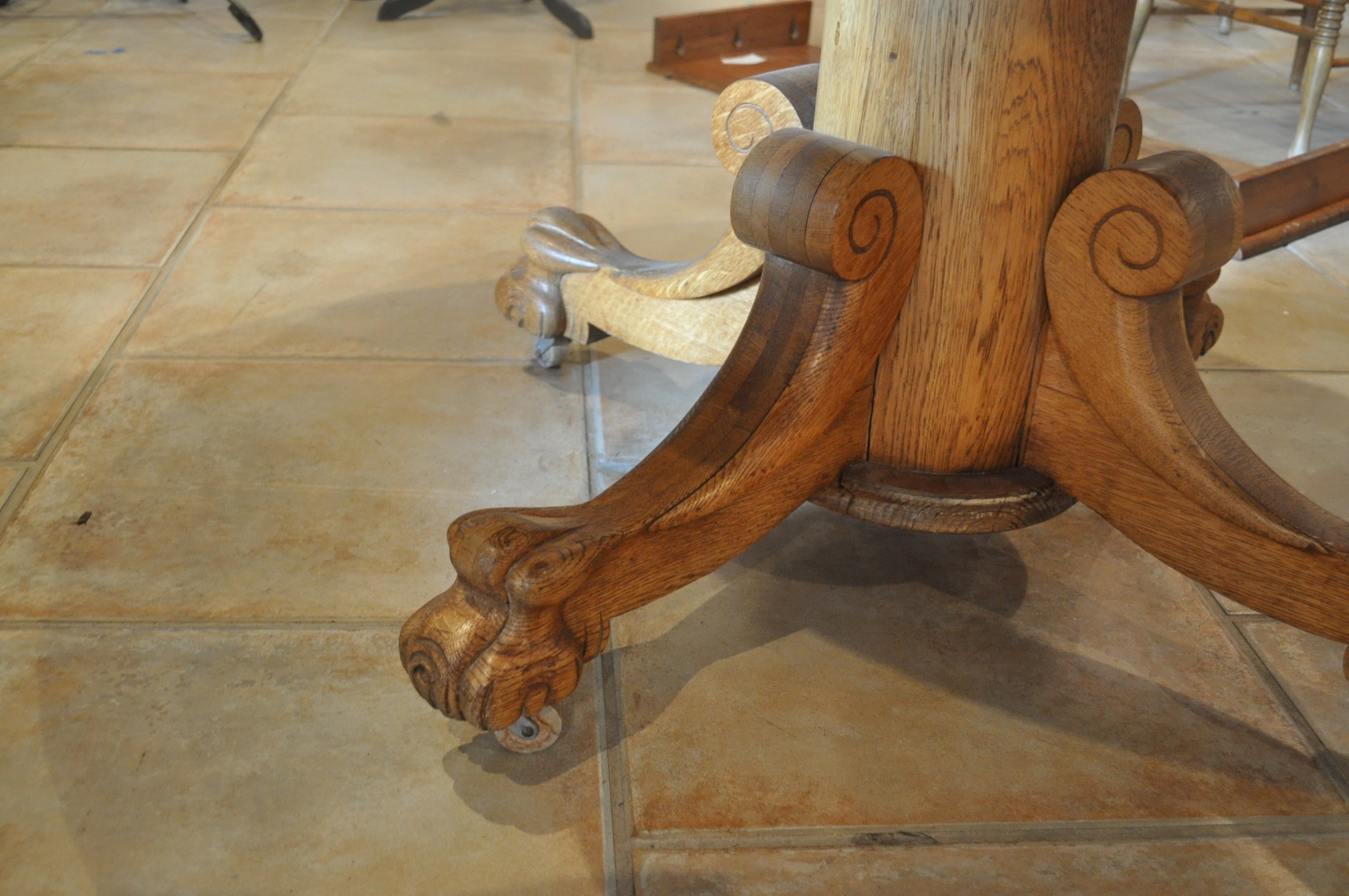 Round Oak Table with Leaf