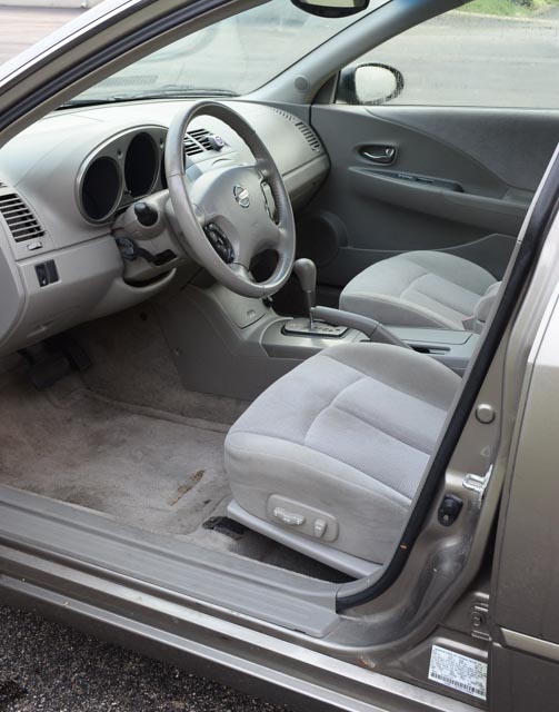2003 Nissan Altima SE 3.5L V6 Sedan in Velvet Beige