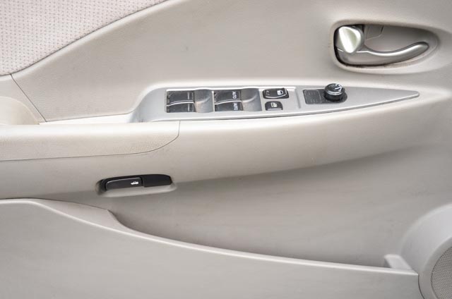 2003 Nissan Altima SE 3.5L V6 Sedan in Velvet Beige