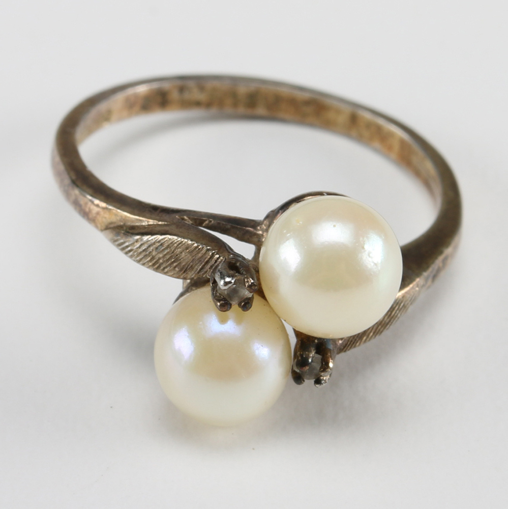 Sterling Silver Ring with Pearls and Diamonds