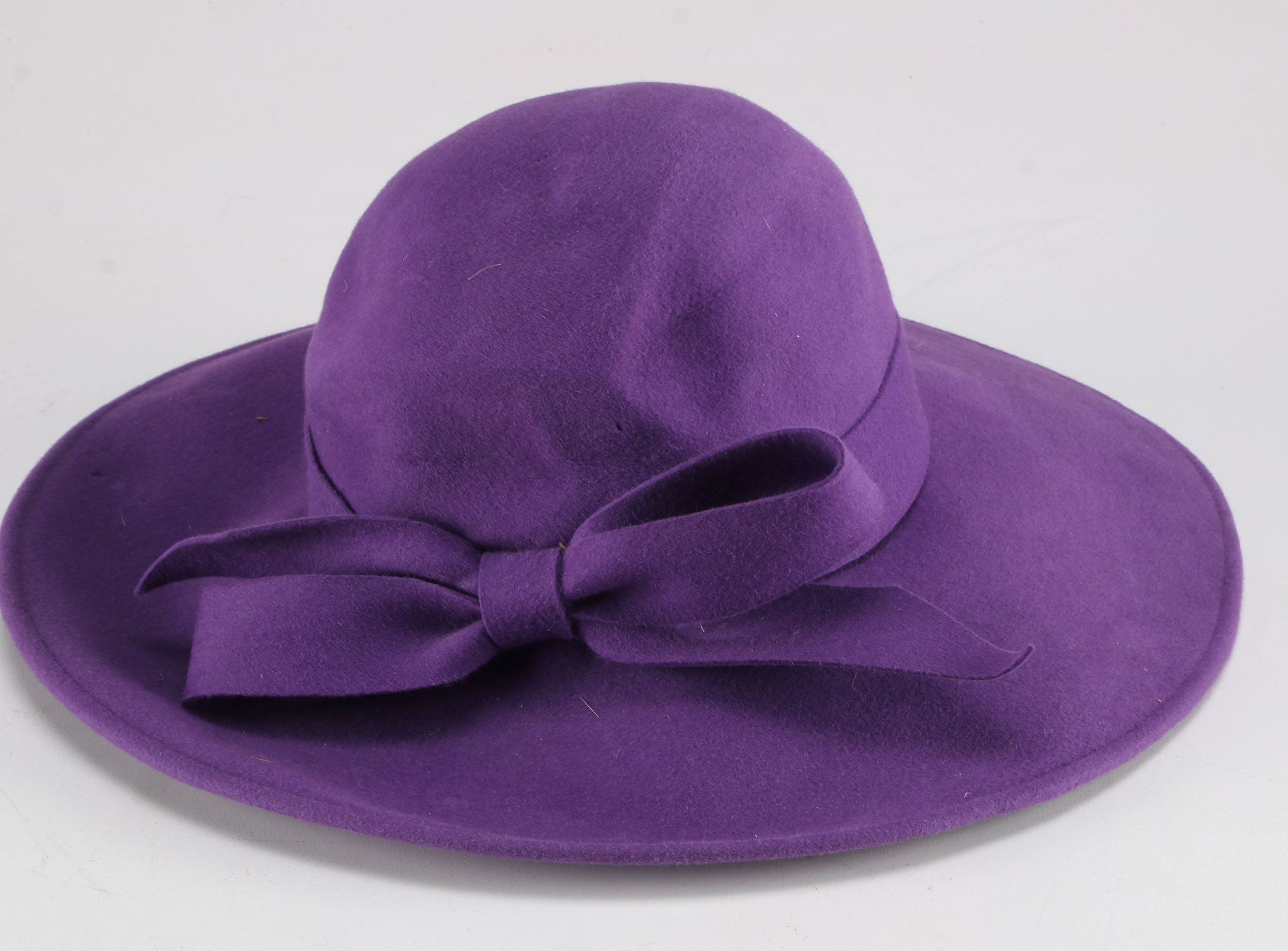 Assortment of Women's Cartwheel Hats