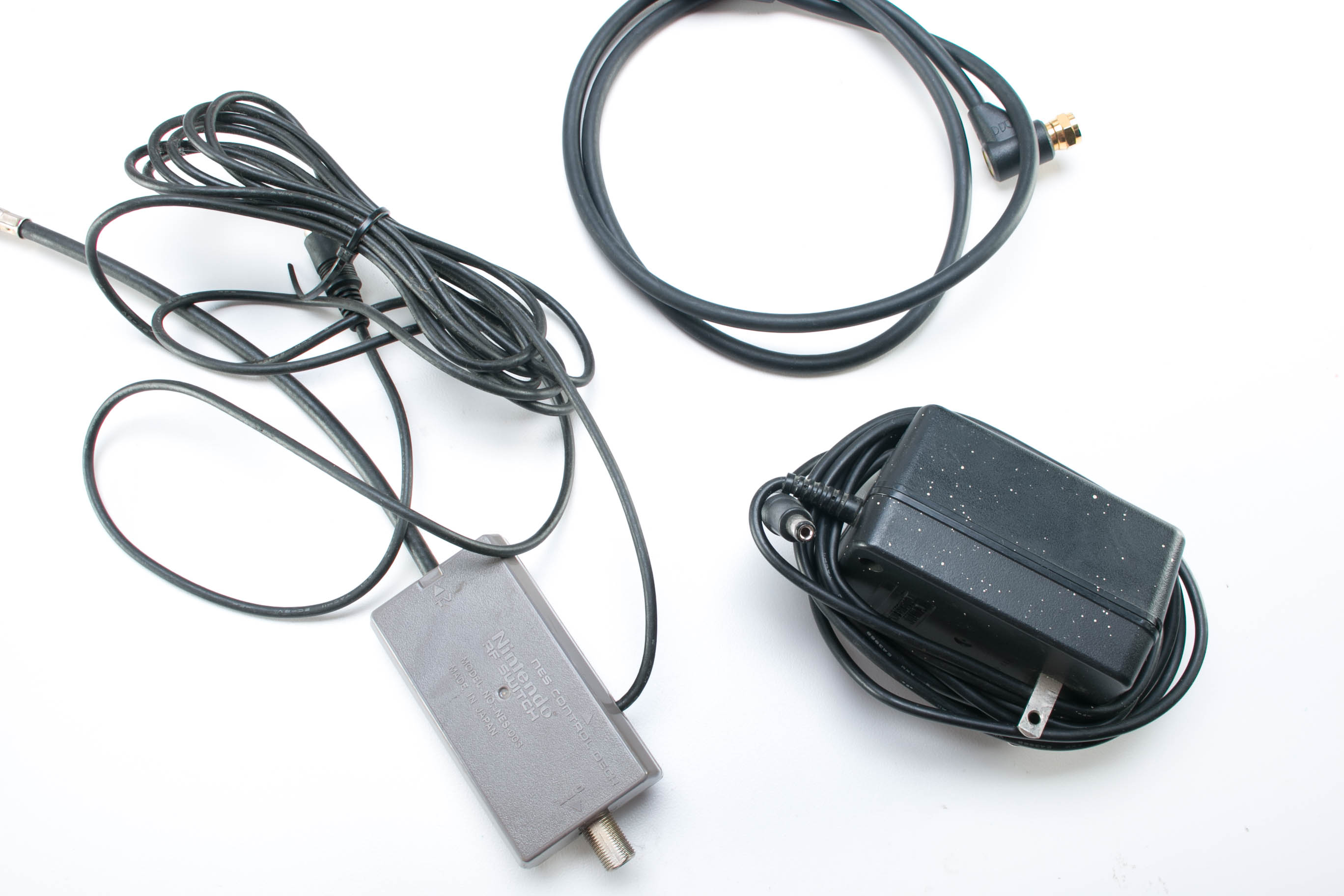 1985 Nintendo NES With Metroid, Castlevania and Other Games