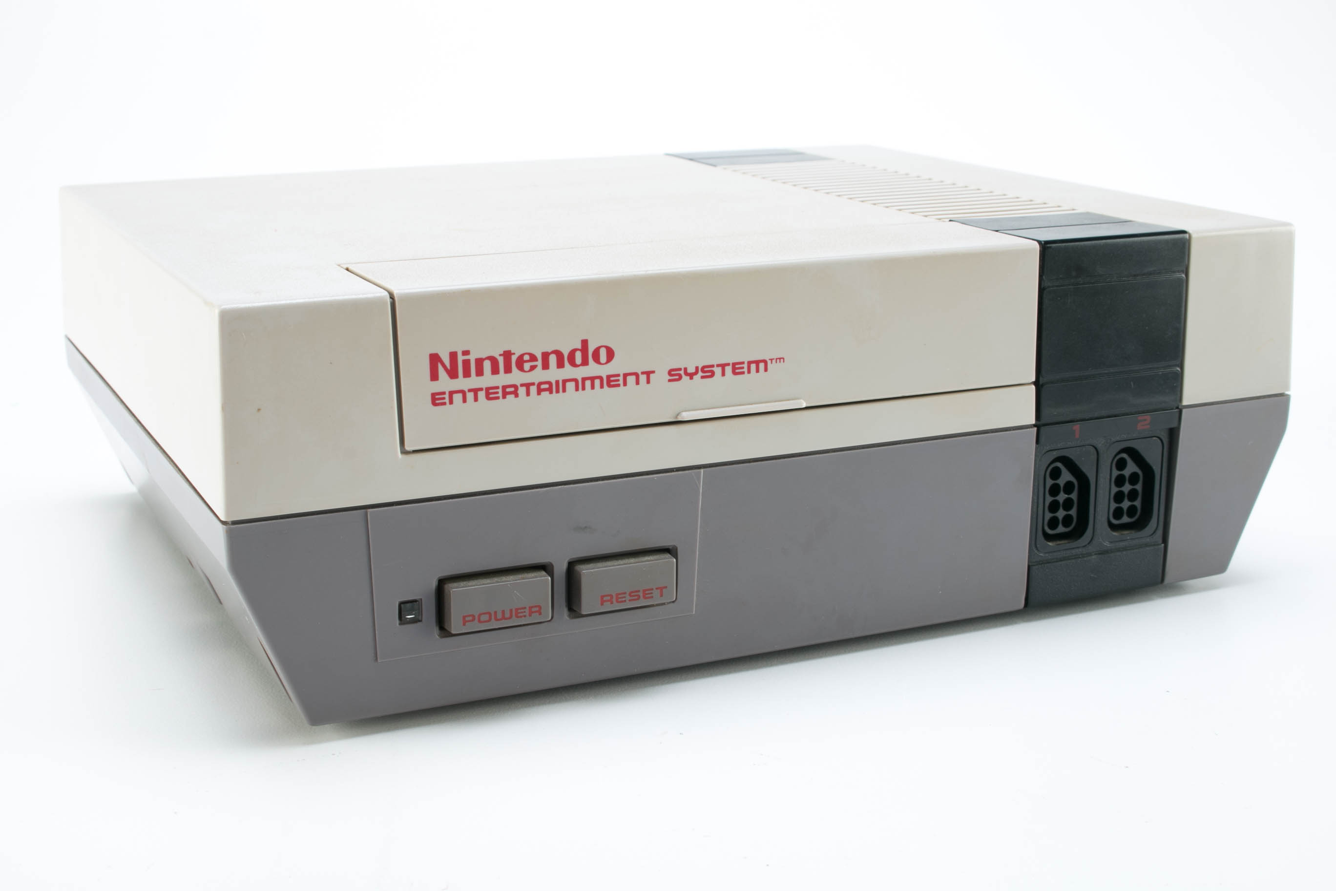 1985 Nintendo NES With Metroid, Castlevania and Other Games