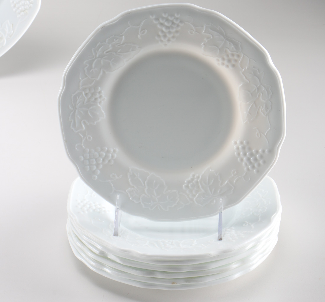 Grape Leaf Milk Glass Set