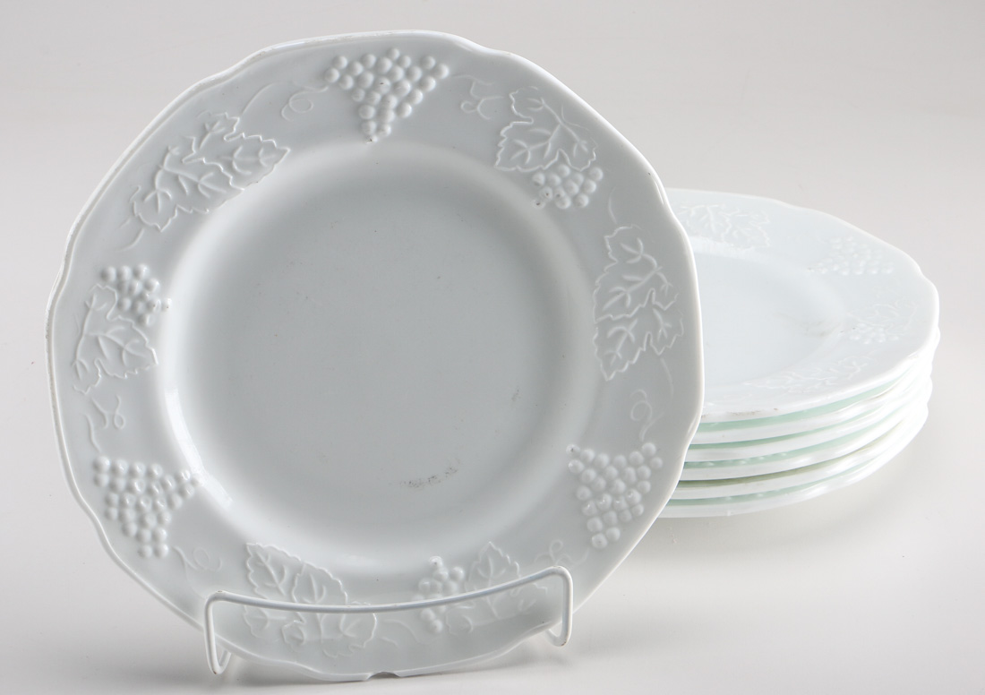 Grape Leaf Milk Glass Set