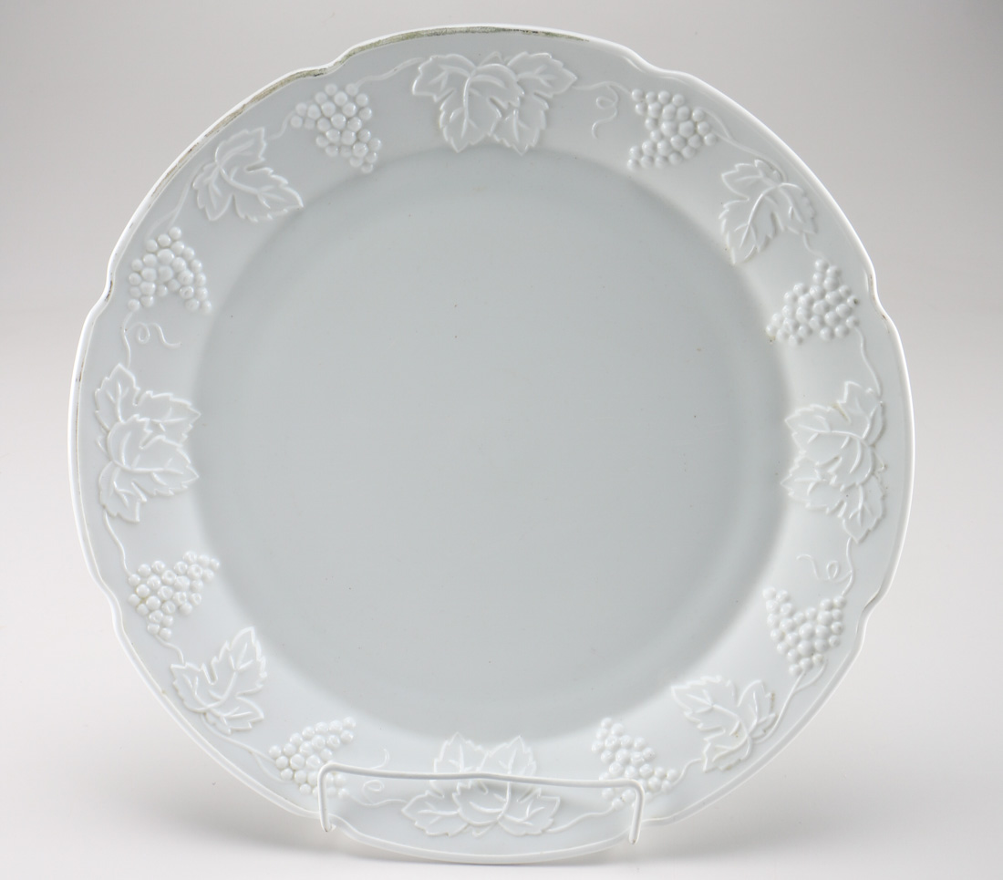 Grape Leaf Milk Glass Set