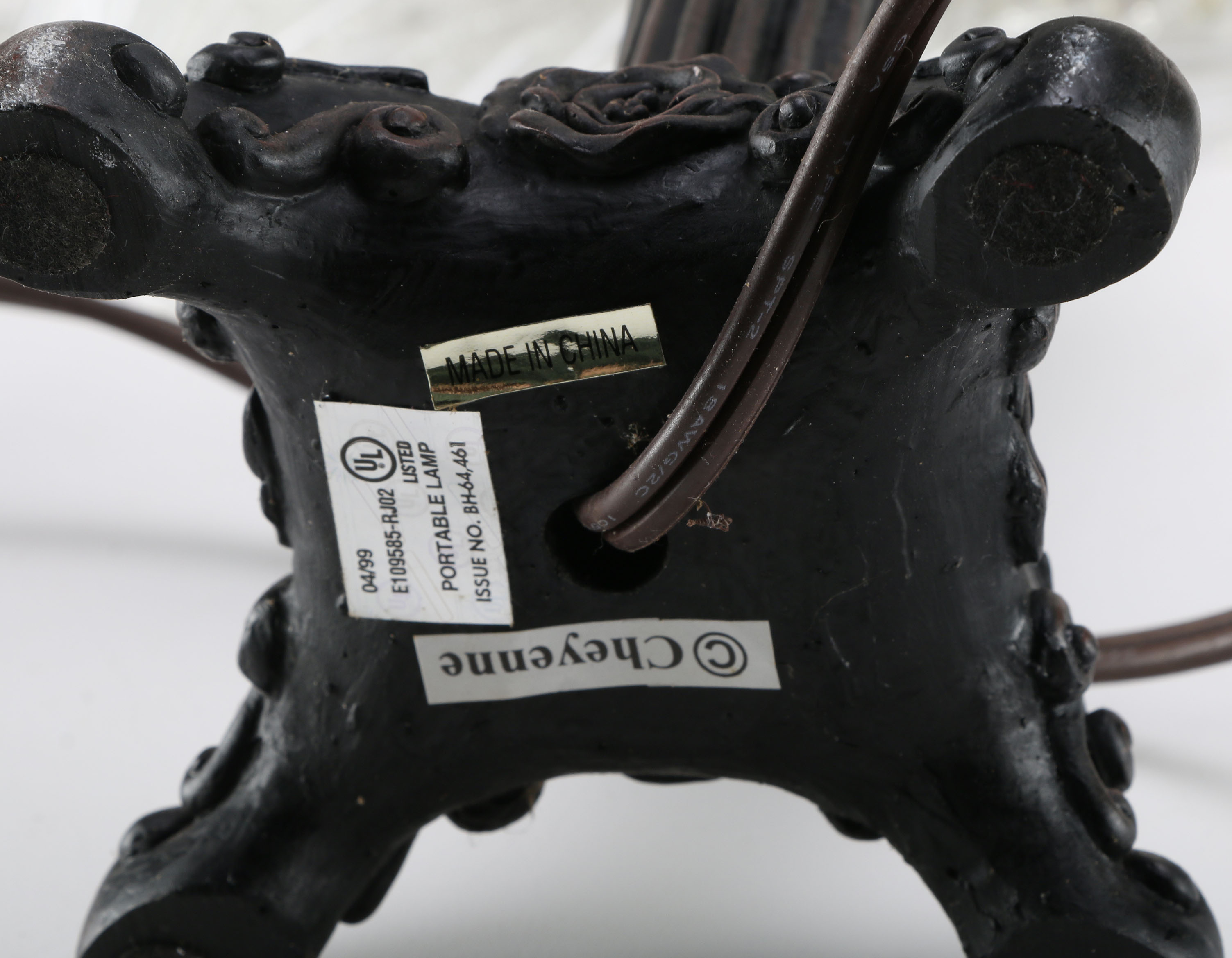 Cheyenne Table Lamp with Victorian Style Glass Shade