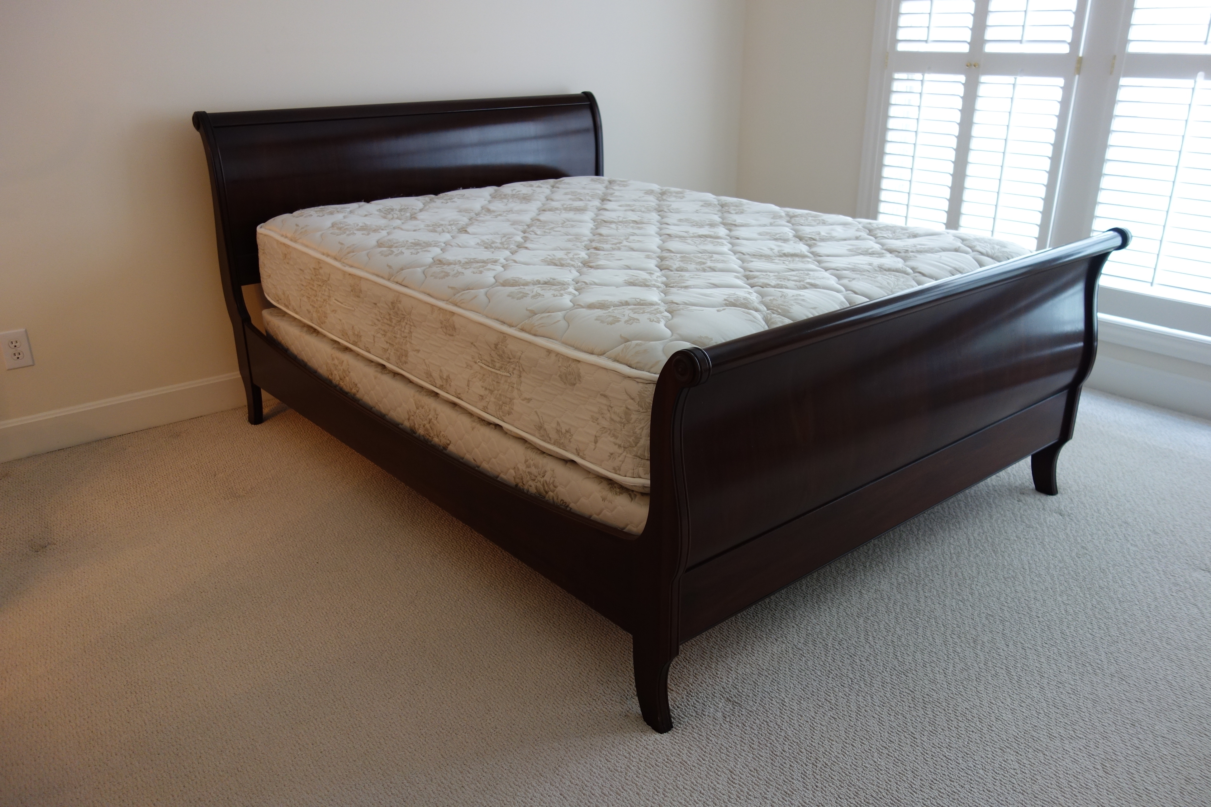 Ethan Allen Georgian Court Queen Sleigh Bed