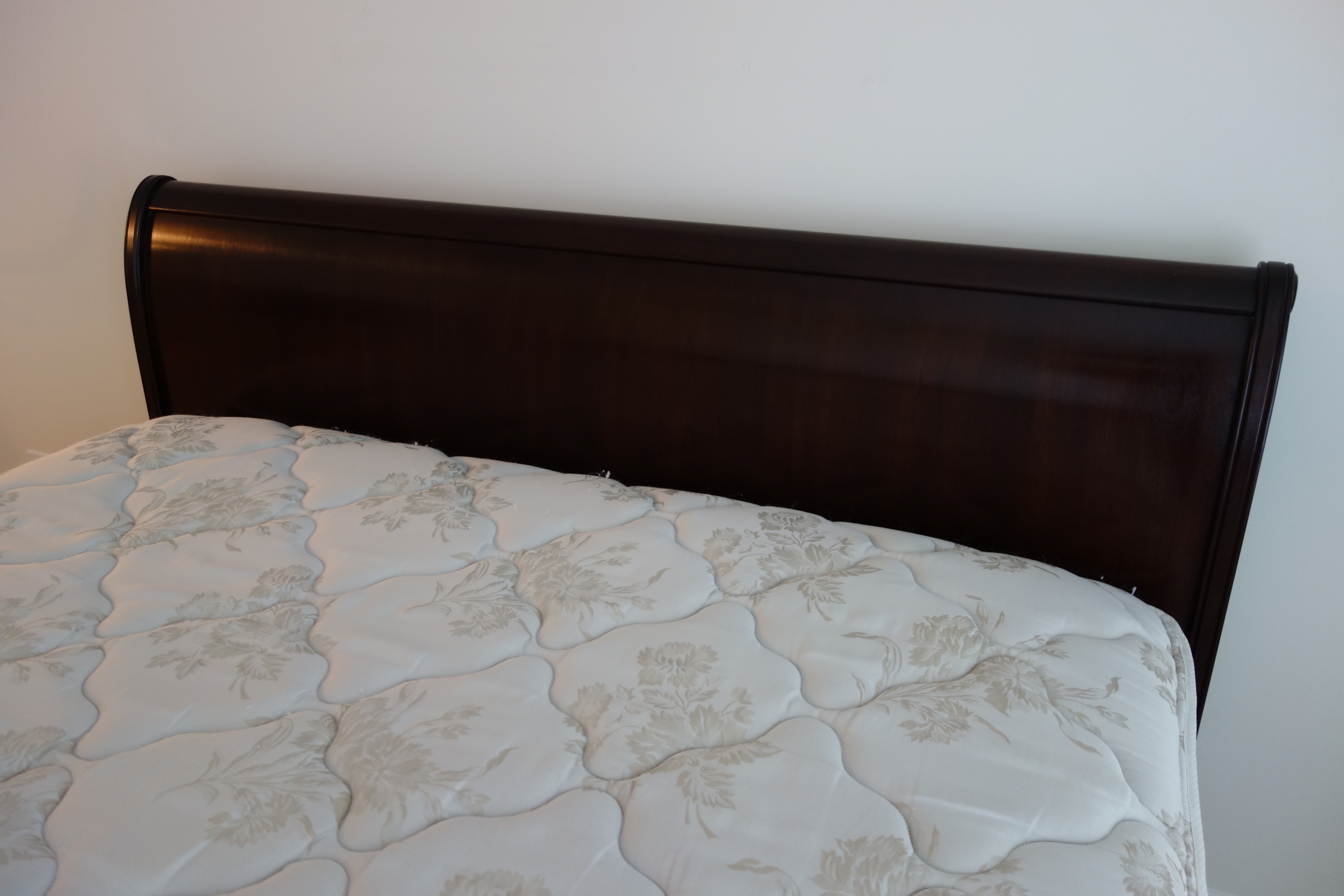 Ethan Allen Georgian Court Queen Sleigh Bed