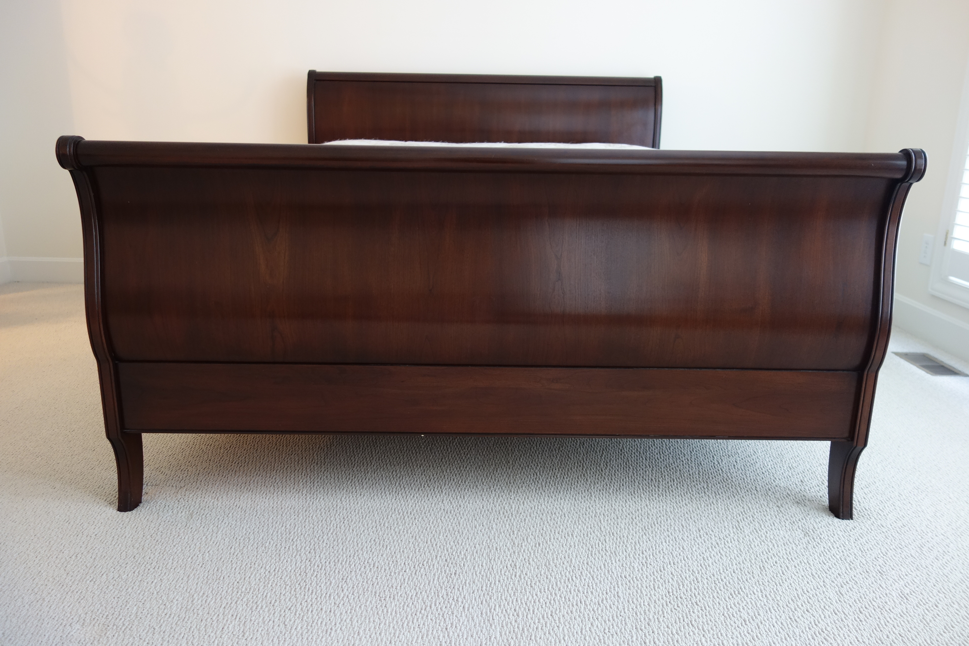 Ethan Allen Georgian Court Queen Sleigh Bed