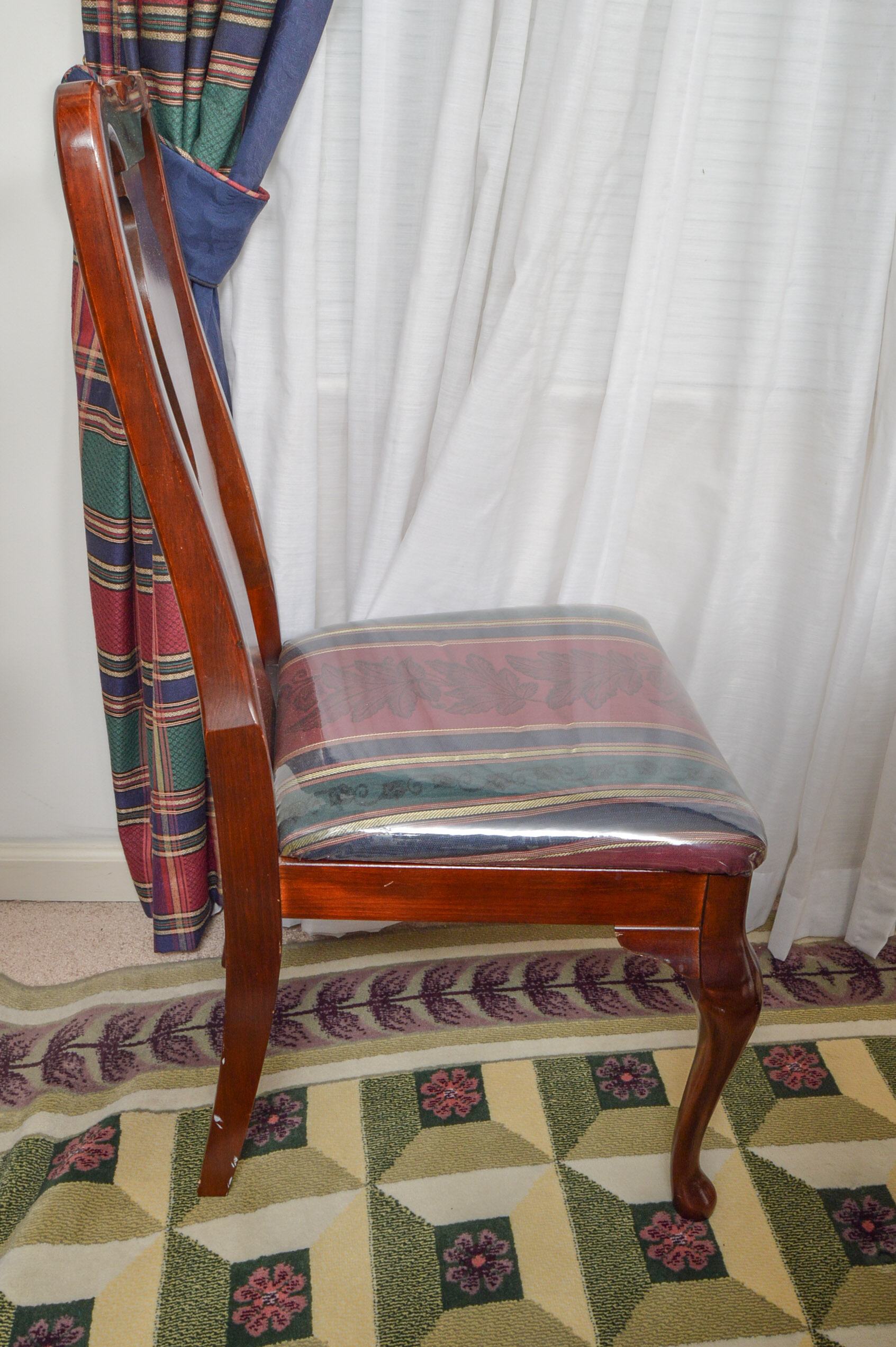 Singer Furniture Dining Table and Chairs