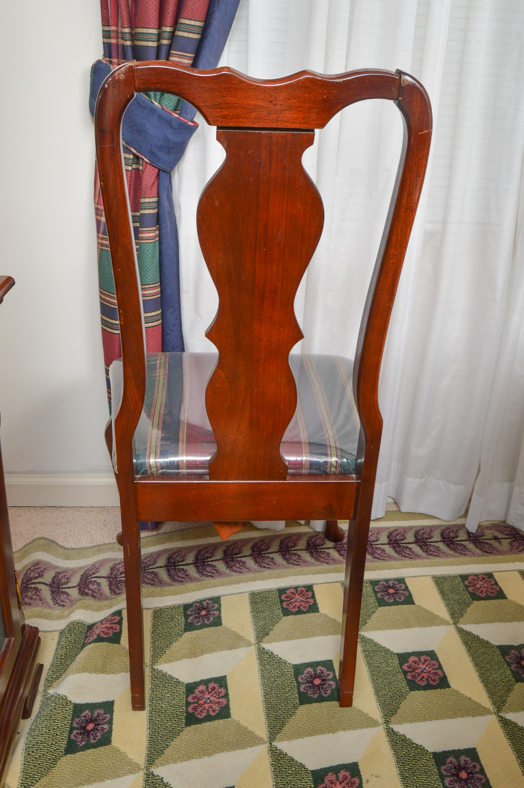 Singer Furniture Dining Table and Chairs