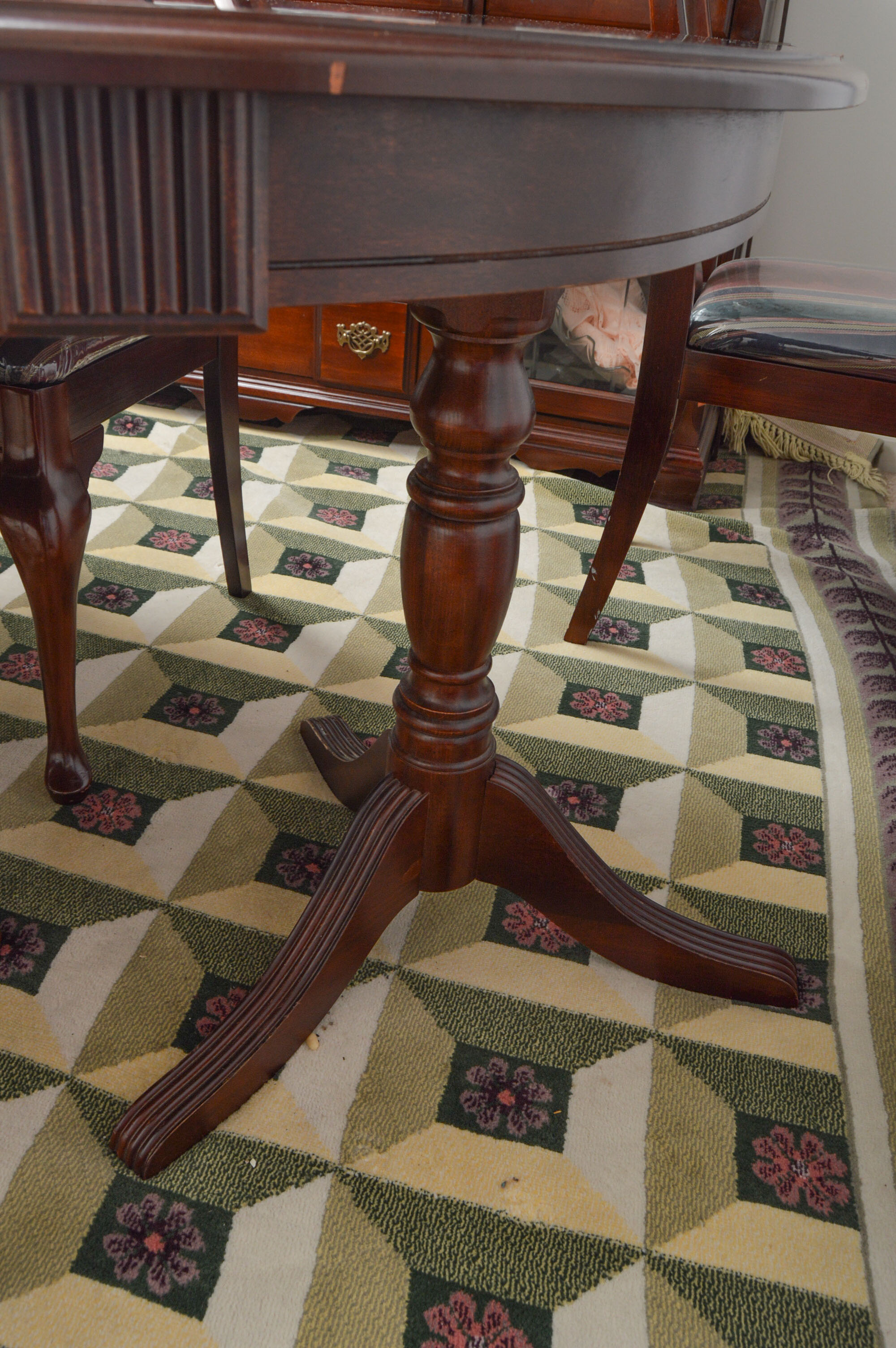 Singer Furniture Dining Table and Chairs