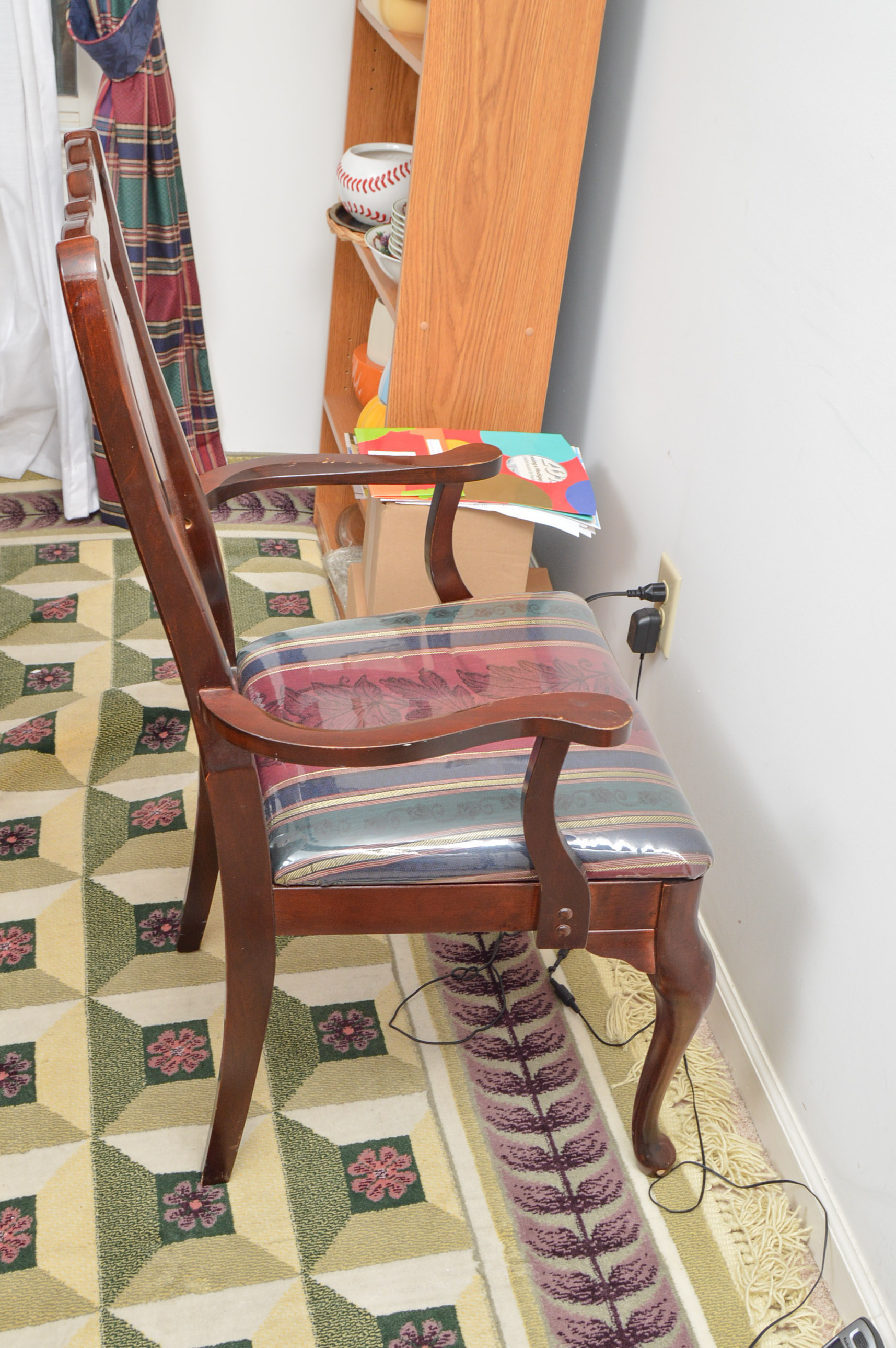 Singer Furniture Dining Table and Chairs