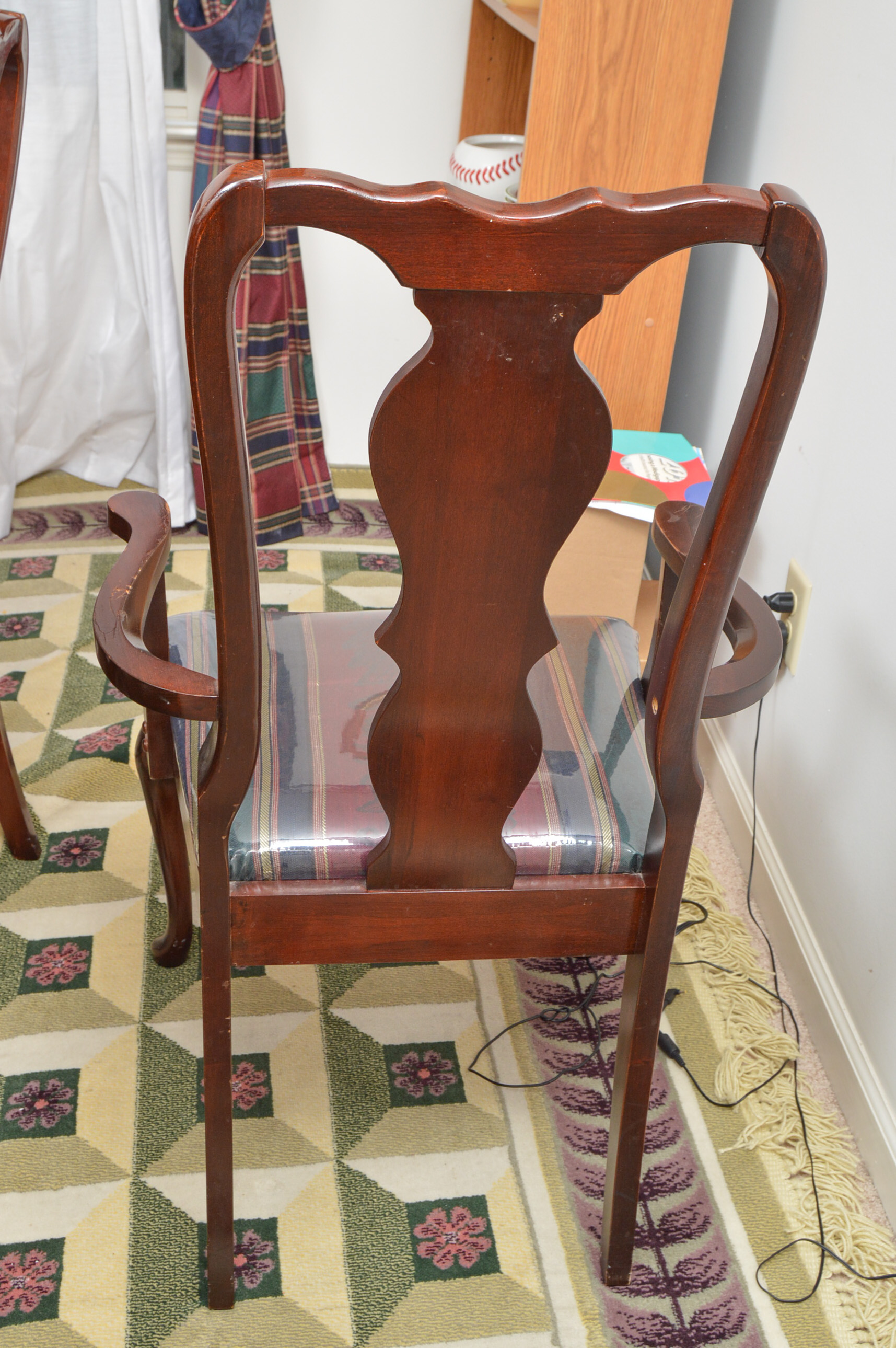 Singer Furniture Dining Table and Chairs