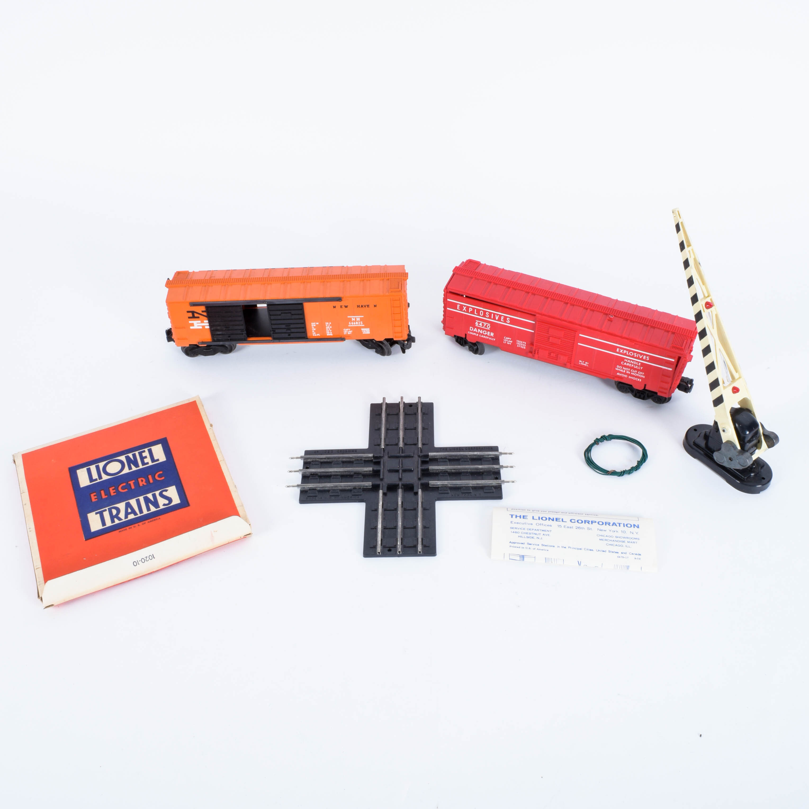 Vintage Lionel Train Cars and Accessories