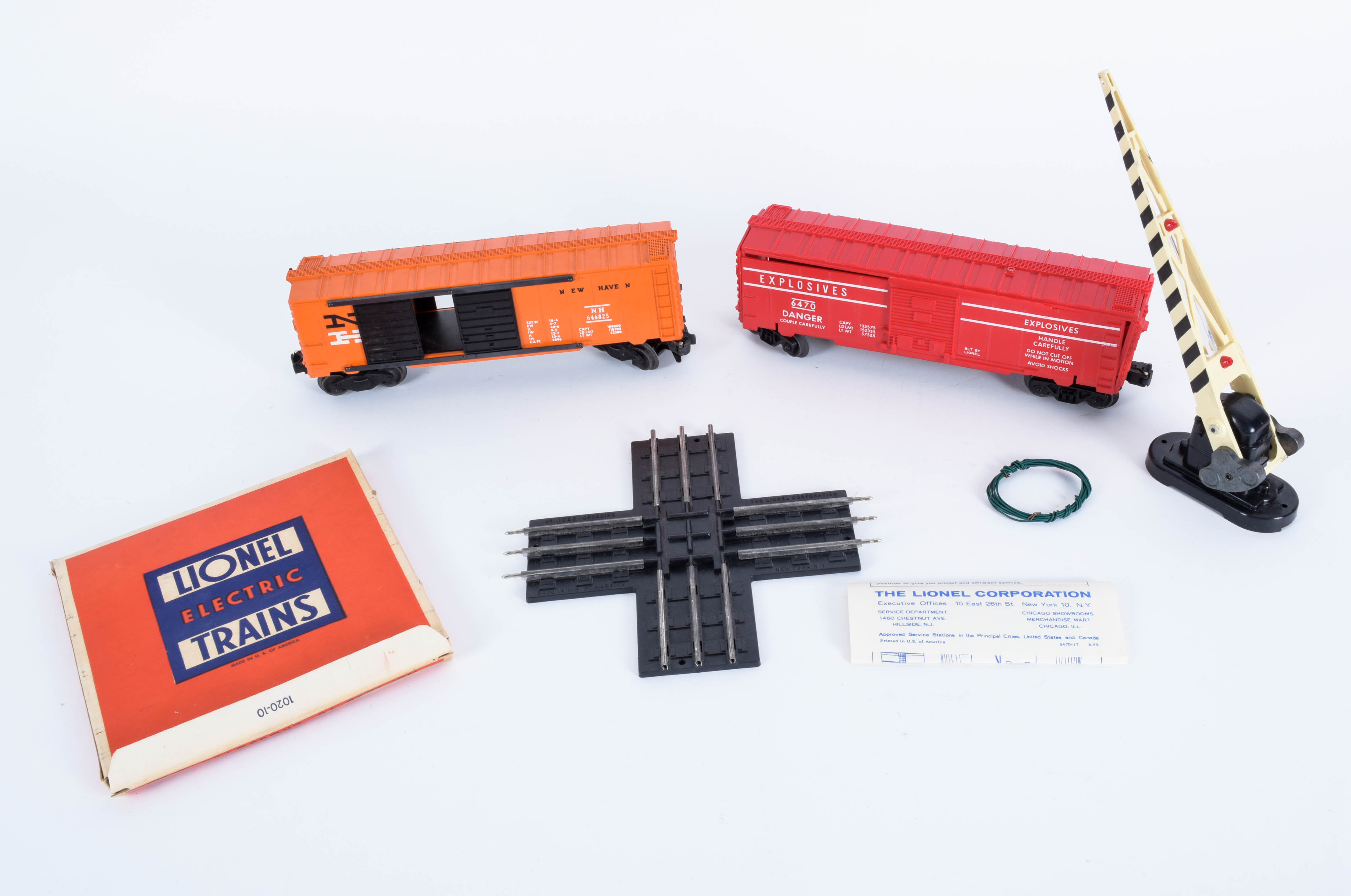 Vintage Lionel Train Cars and Accessories