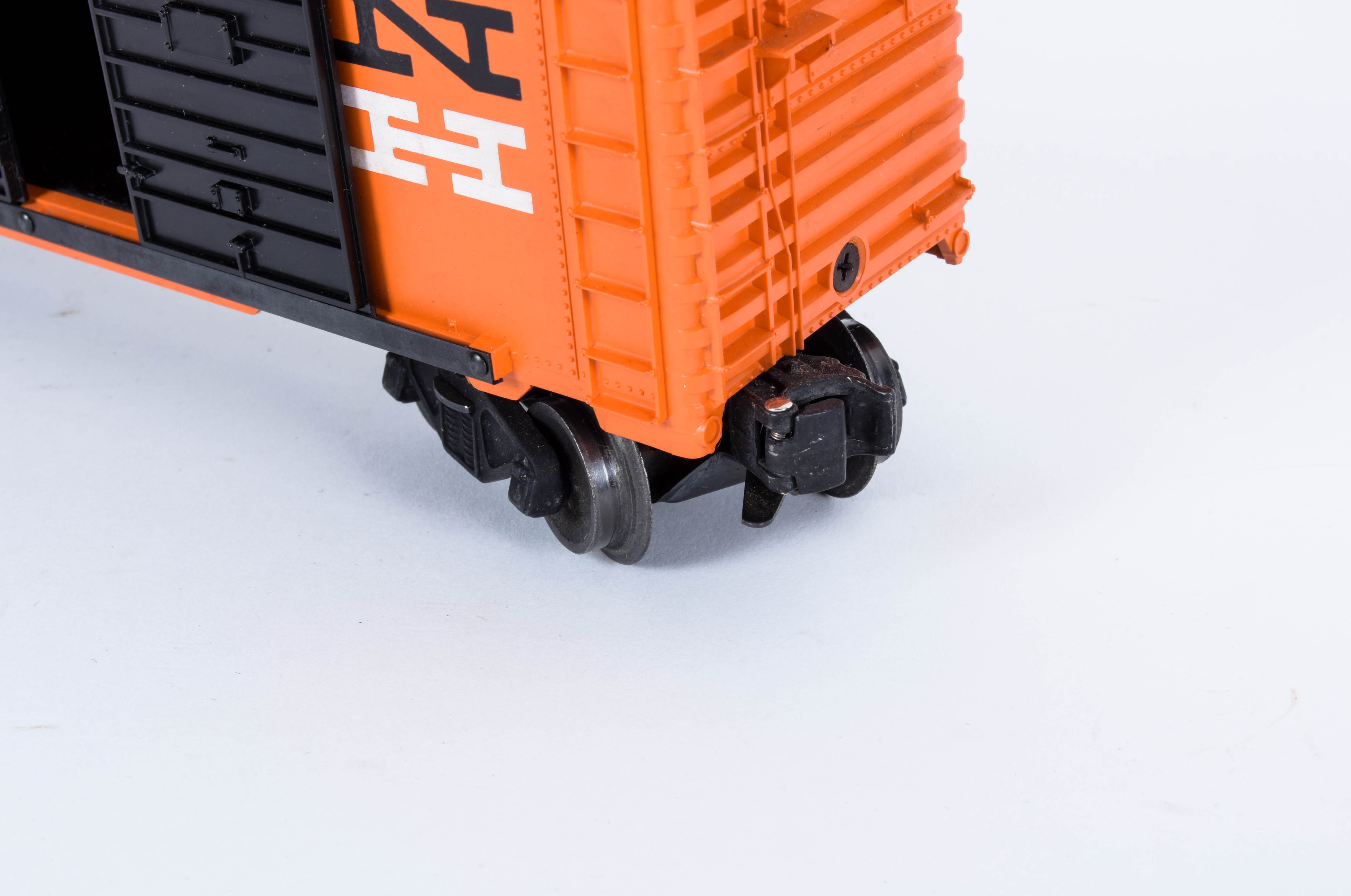 Vintage Lionel Train Cars and Accessories
