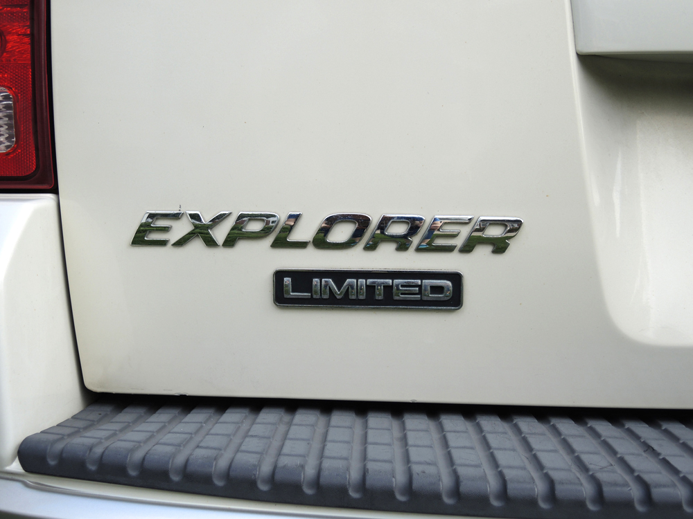 2002 4WD Ford Explorer Limited with 3rd Row Seating and V-8 Engine