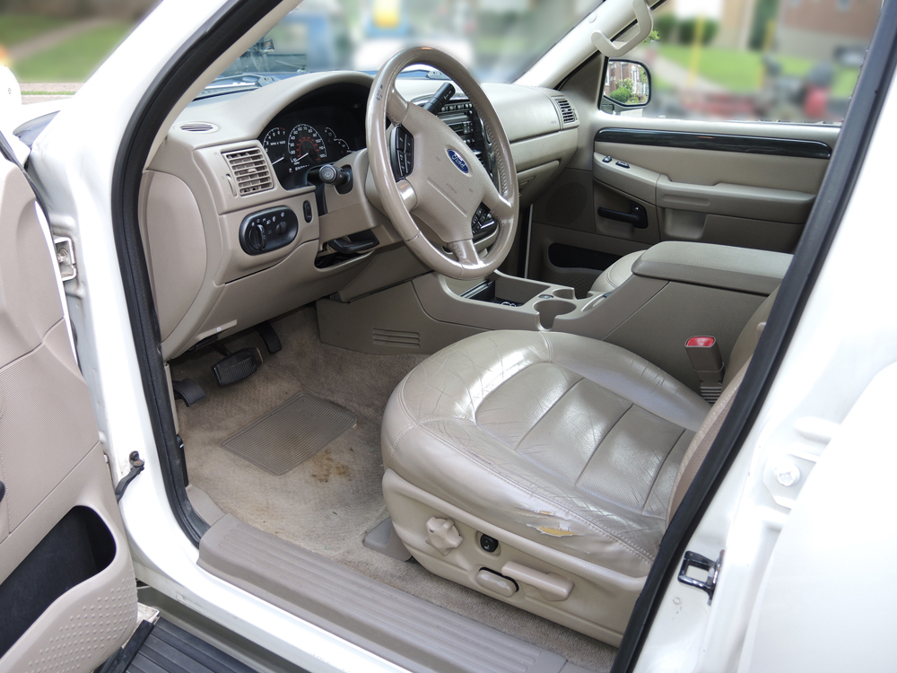 2002 4WD Ford Explorer Limited with 3rd Row Seating and V-8 Engine