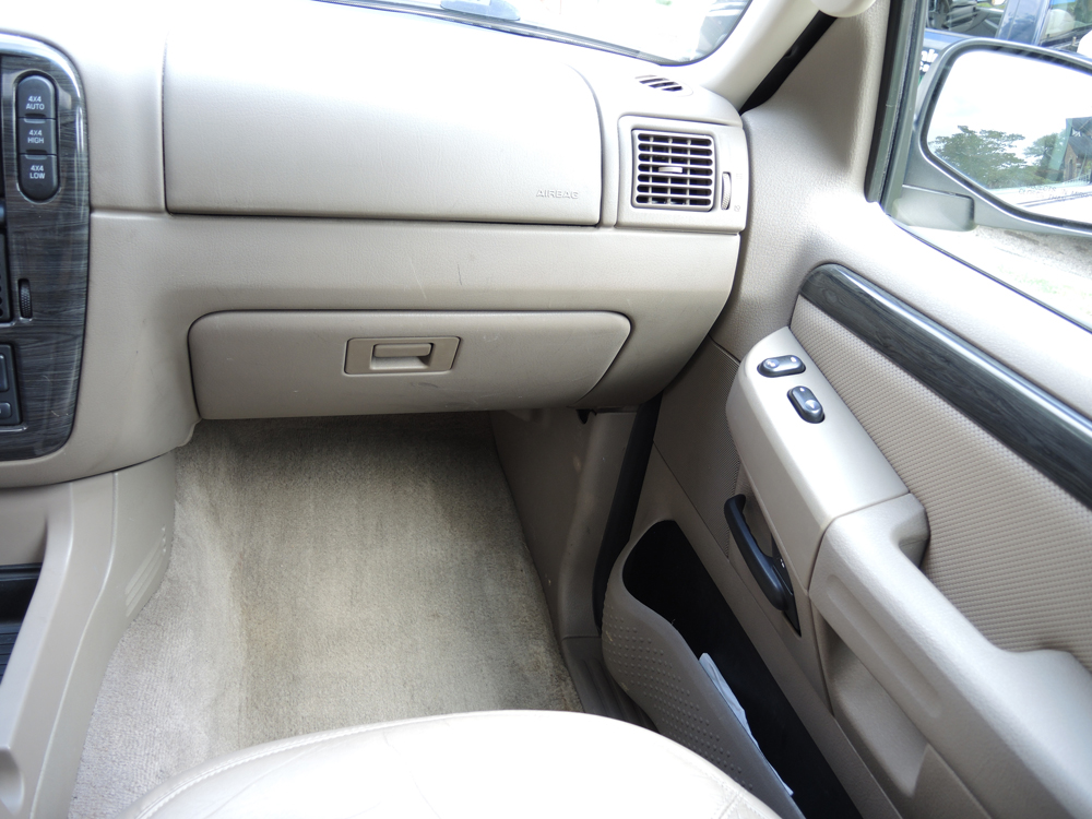 2002 4WD Ford Explorer Limited with 3rd Row Seating and V-8 Engine