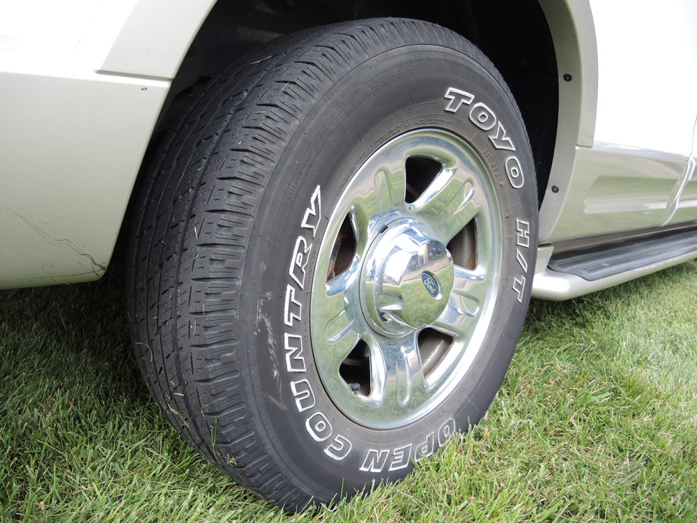 2002 4WD Ford Explorer Limited with 3rd Row Seating and V-8 Engine