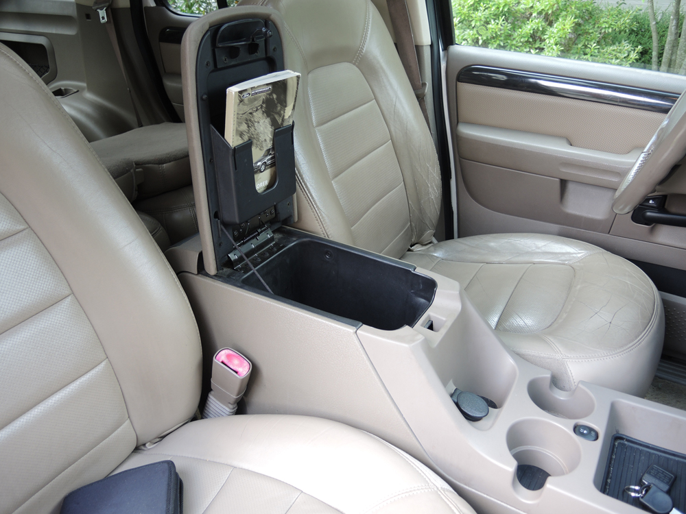 2002 4WD Ford Explorer Limited with 3rd Row Seating and V-8 Engine