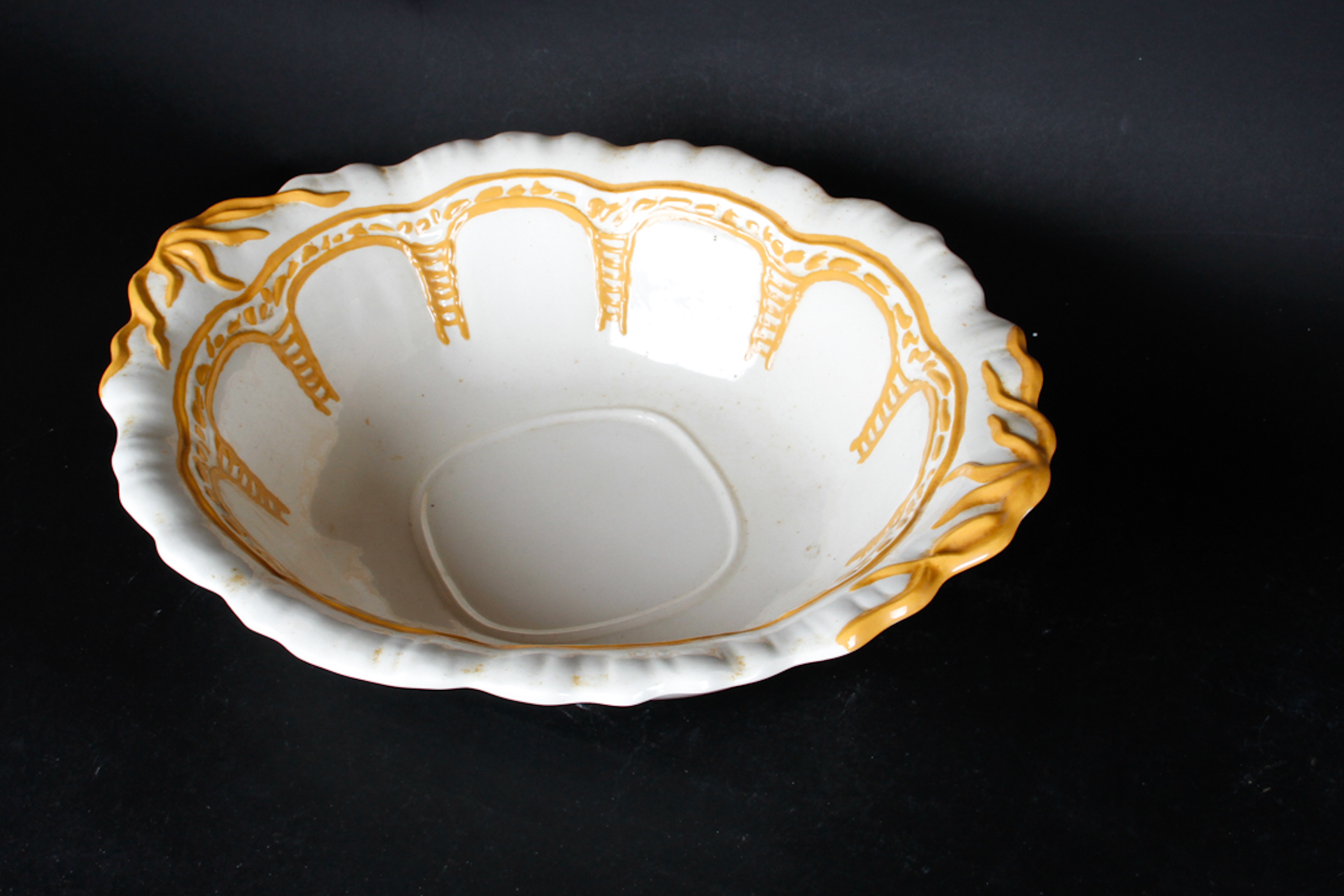 Arnel's Pitcher and Wash Basin