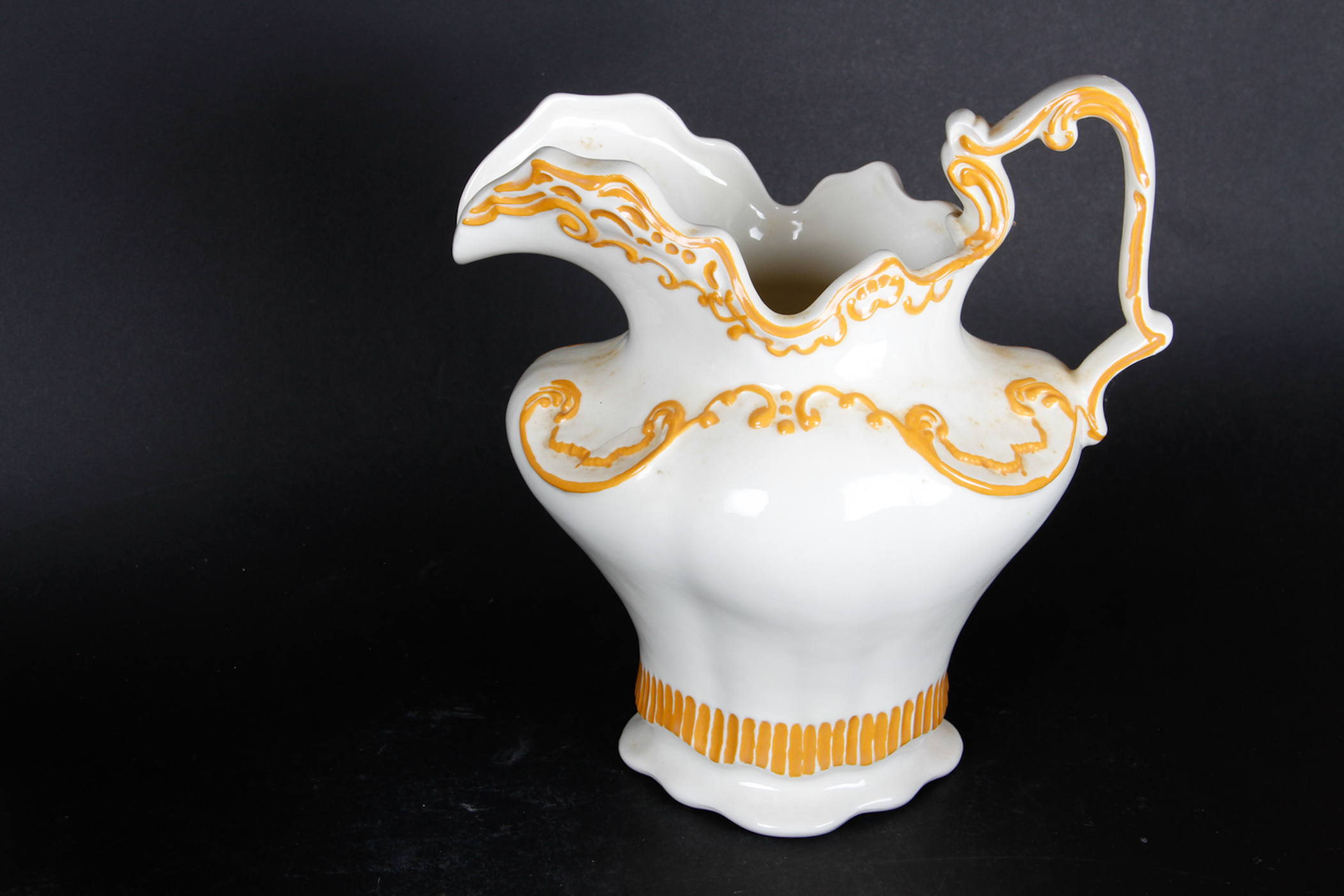 Arnel's Pitcher and Wash Basin