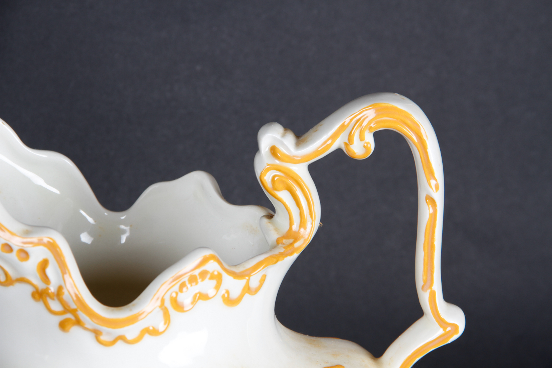 Arnel's Pitcher and Wash Basin