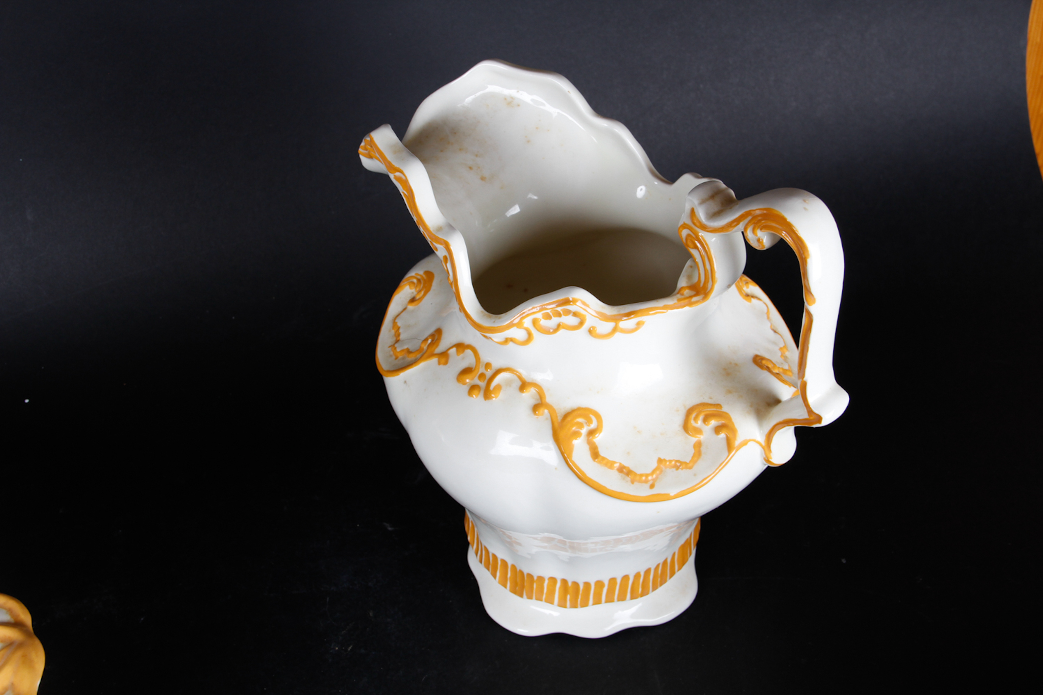 Arnel's Pitcher and Wash Basin