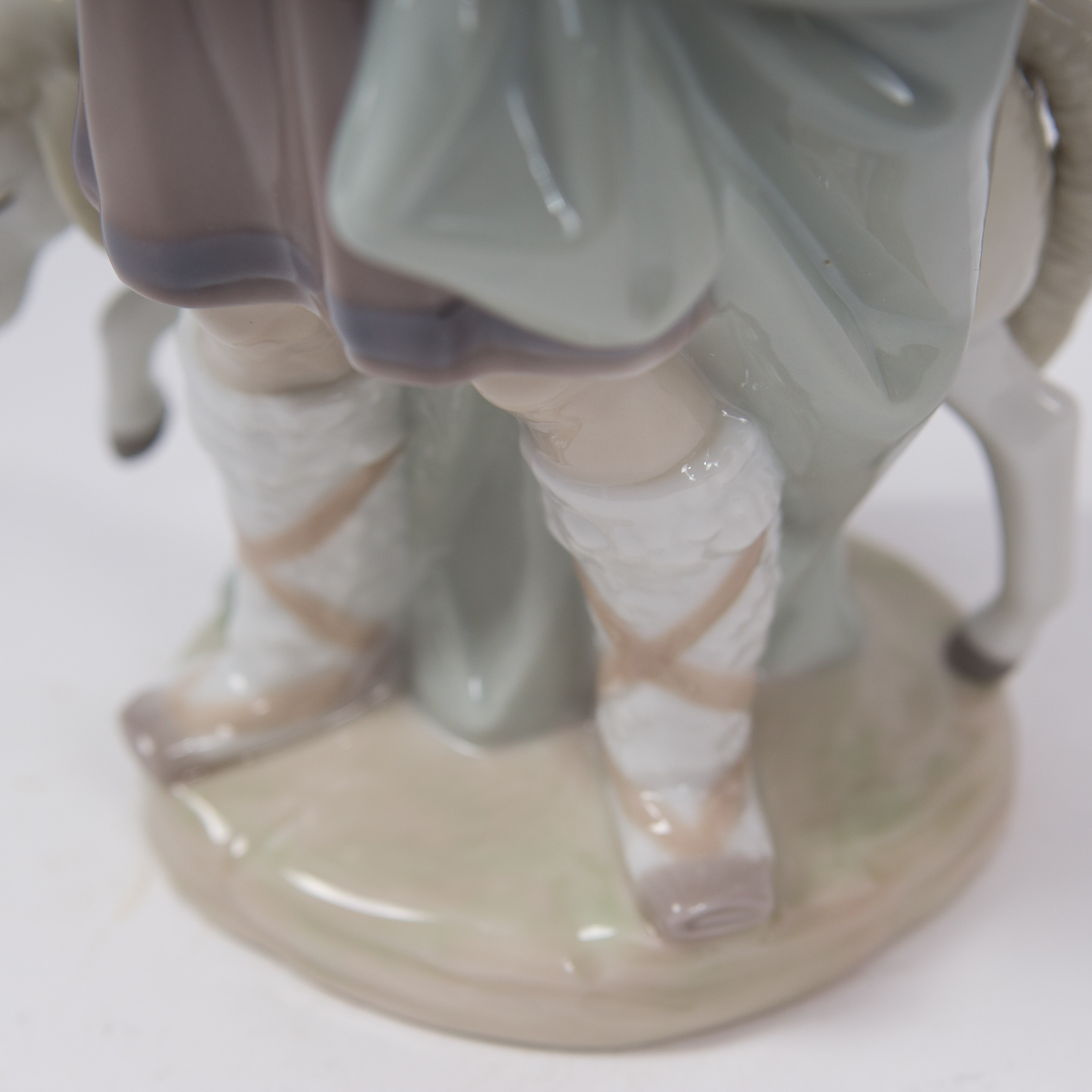 Lladro Porcelain Nativity Scene Shepard Boy