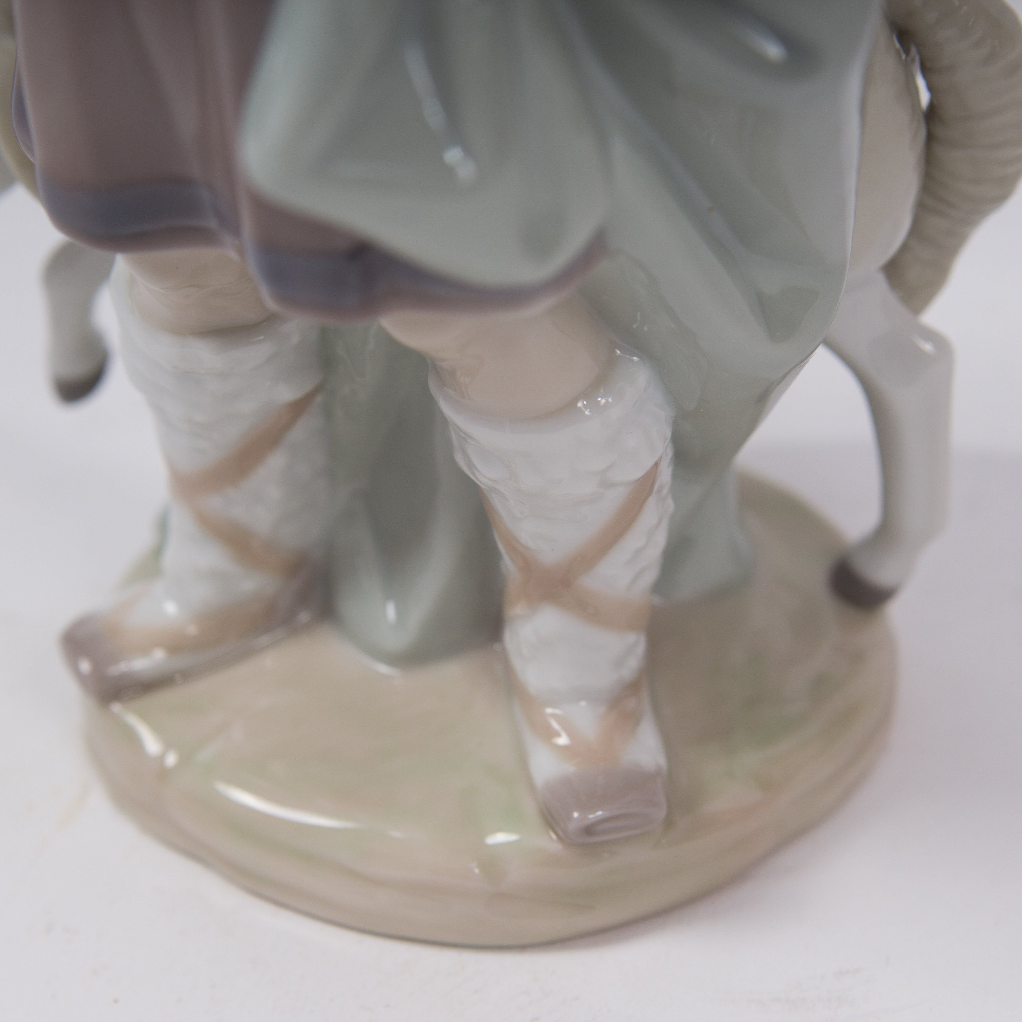 Lladro Porcelain Nativity Scene Shepard Boy
