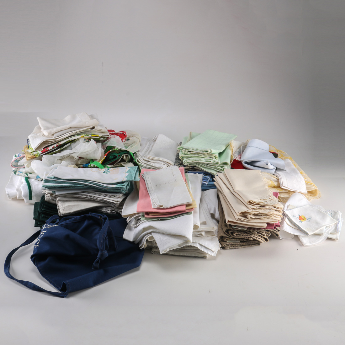 Assortment of Vintage Table Linens