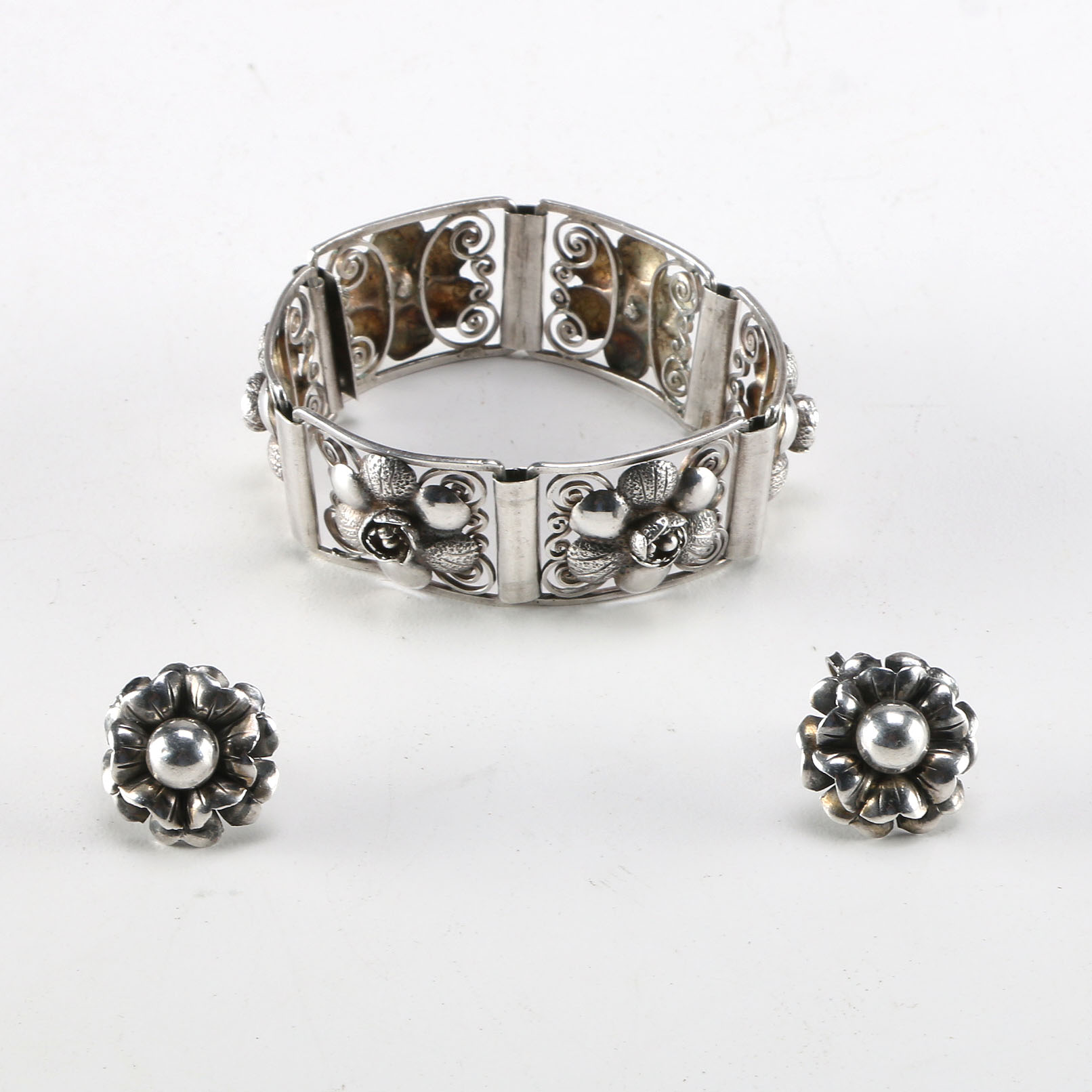 Set of 850 Silver Earrings and Bracelet