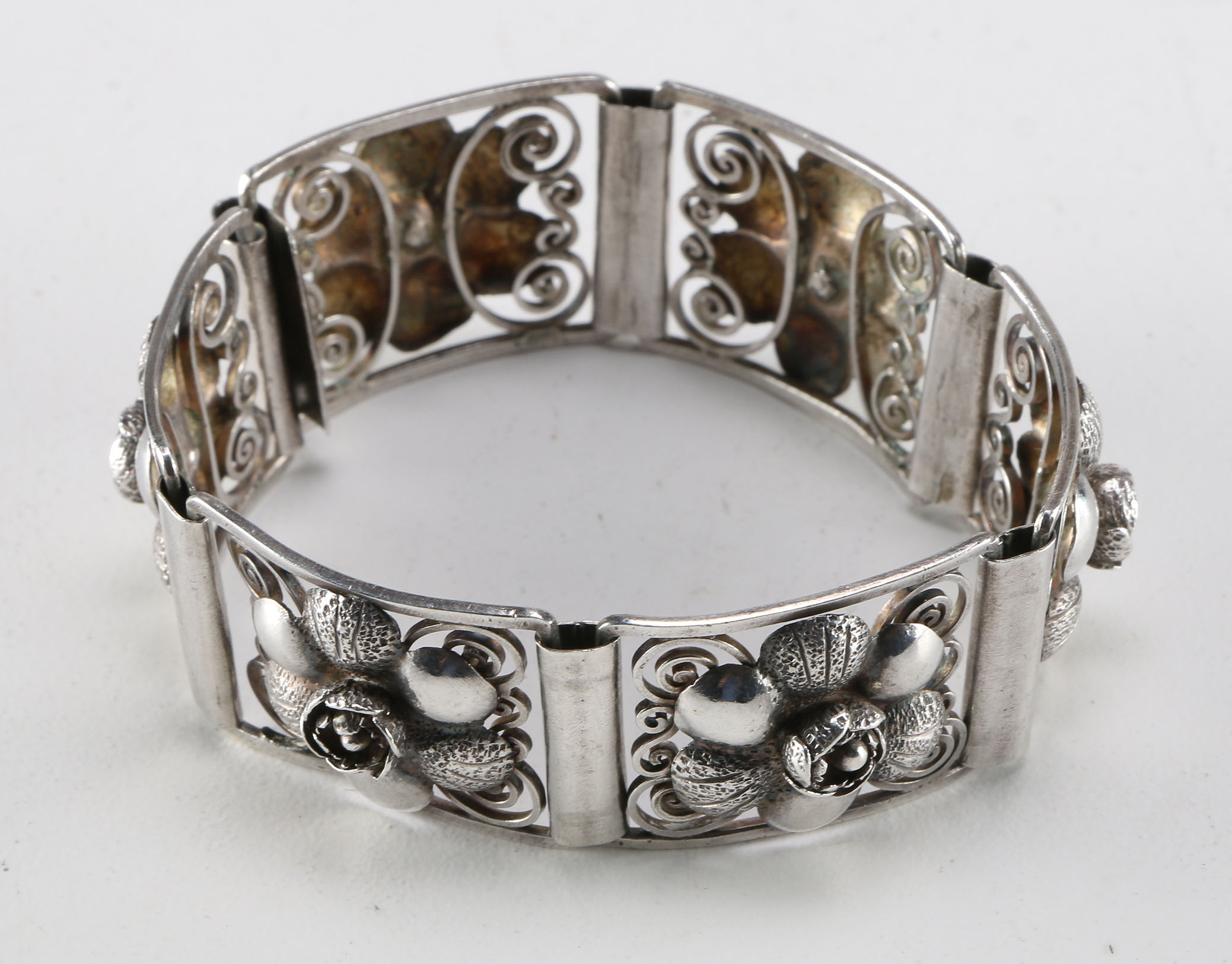 Set of 850 Silver Earrings and Bracelet