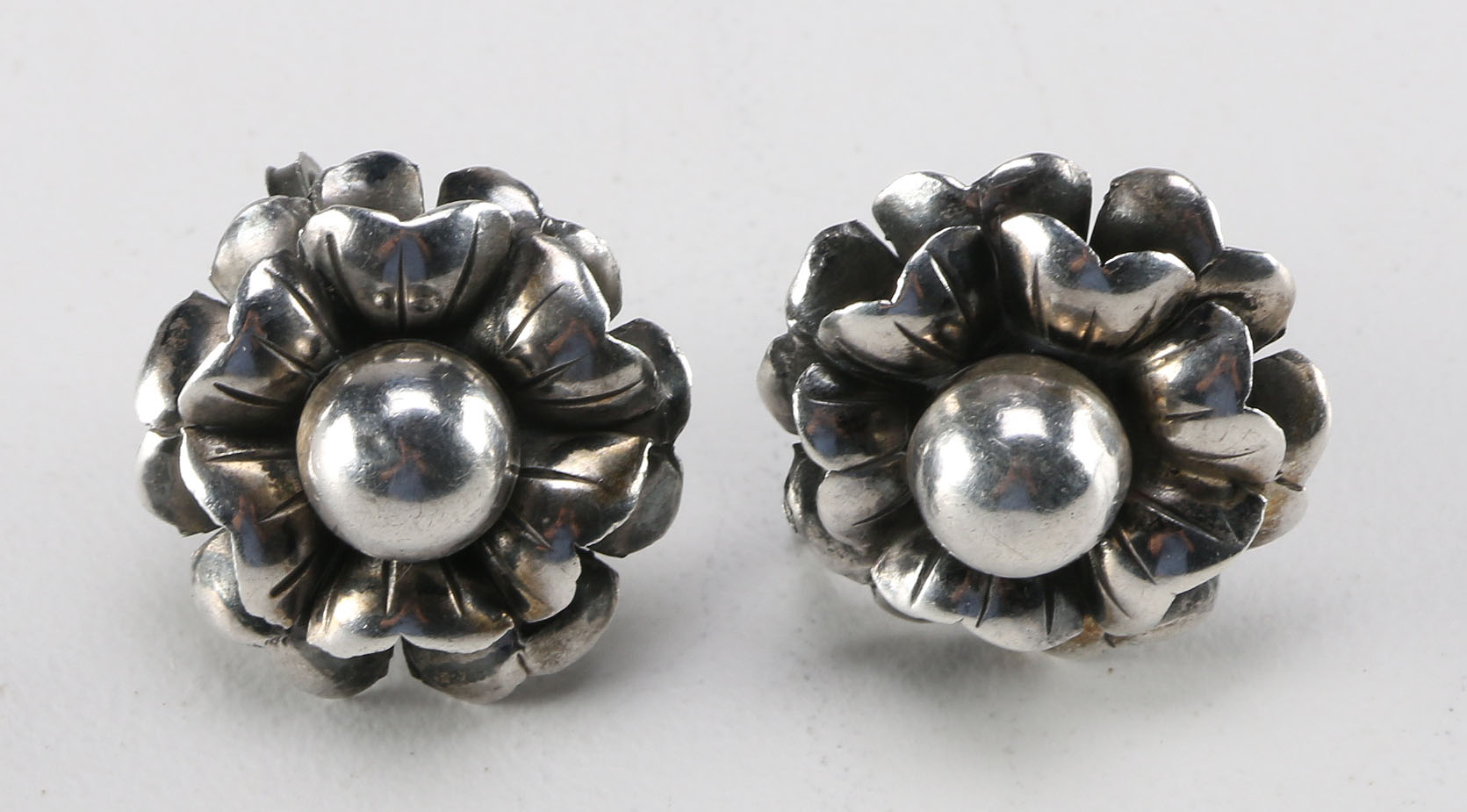 Set of 850 Silver Earrings and Bracelet