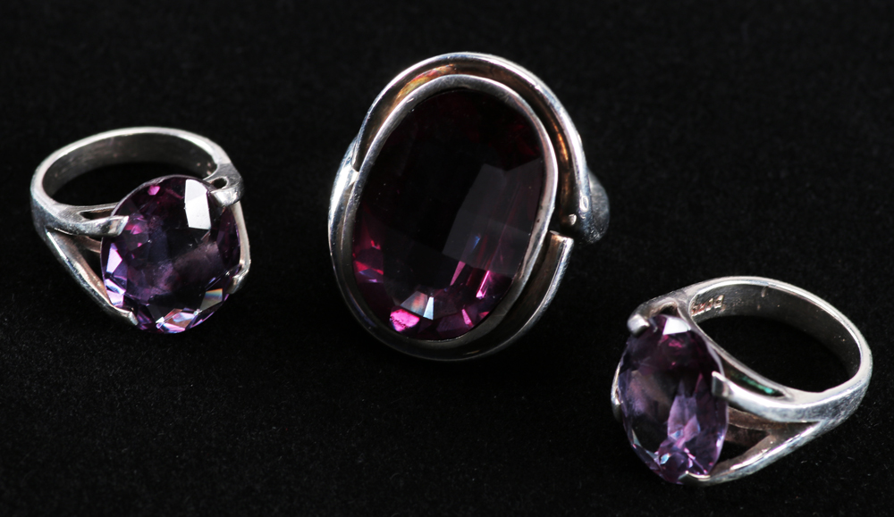 Assortment of 900 Silver and Color Change Sapphire Rings